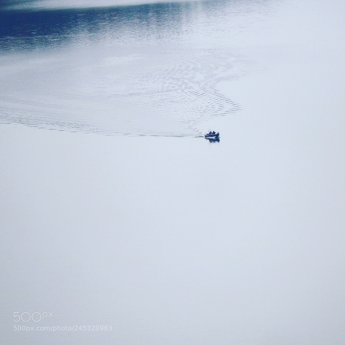 Canon EOS 750D (EOS Rebel T6i / EOS Kiss X8i) sample photo. Boat and ripples photography