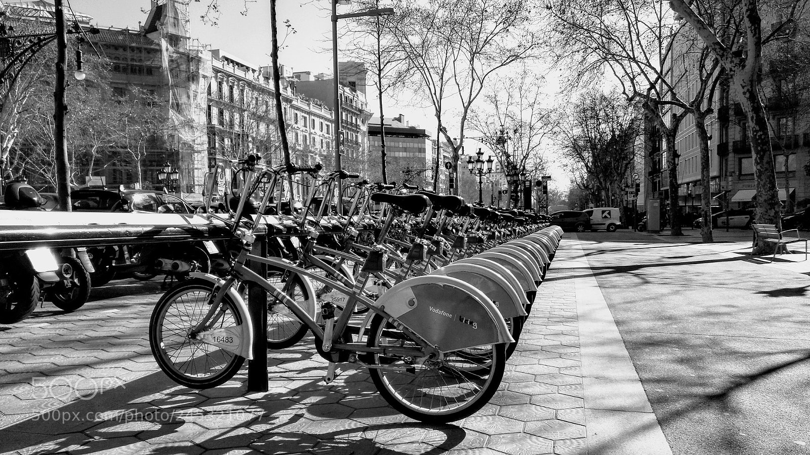HUAWEI nova plus sample photo. M.g. parking bicycle barcelona photography