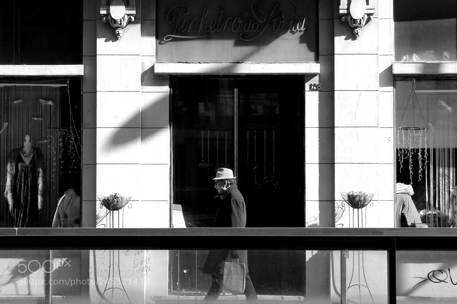 Canon EOS 550D (EOS Rebel T2i / EOS Kiss X4) sample photo. The man with the photography