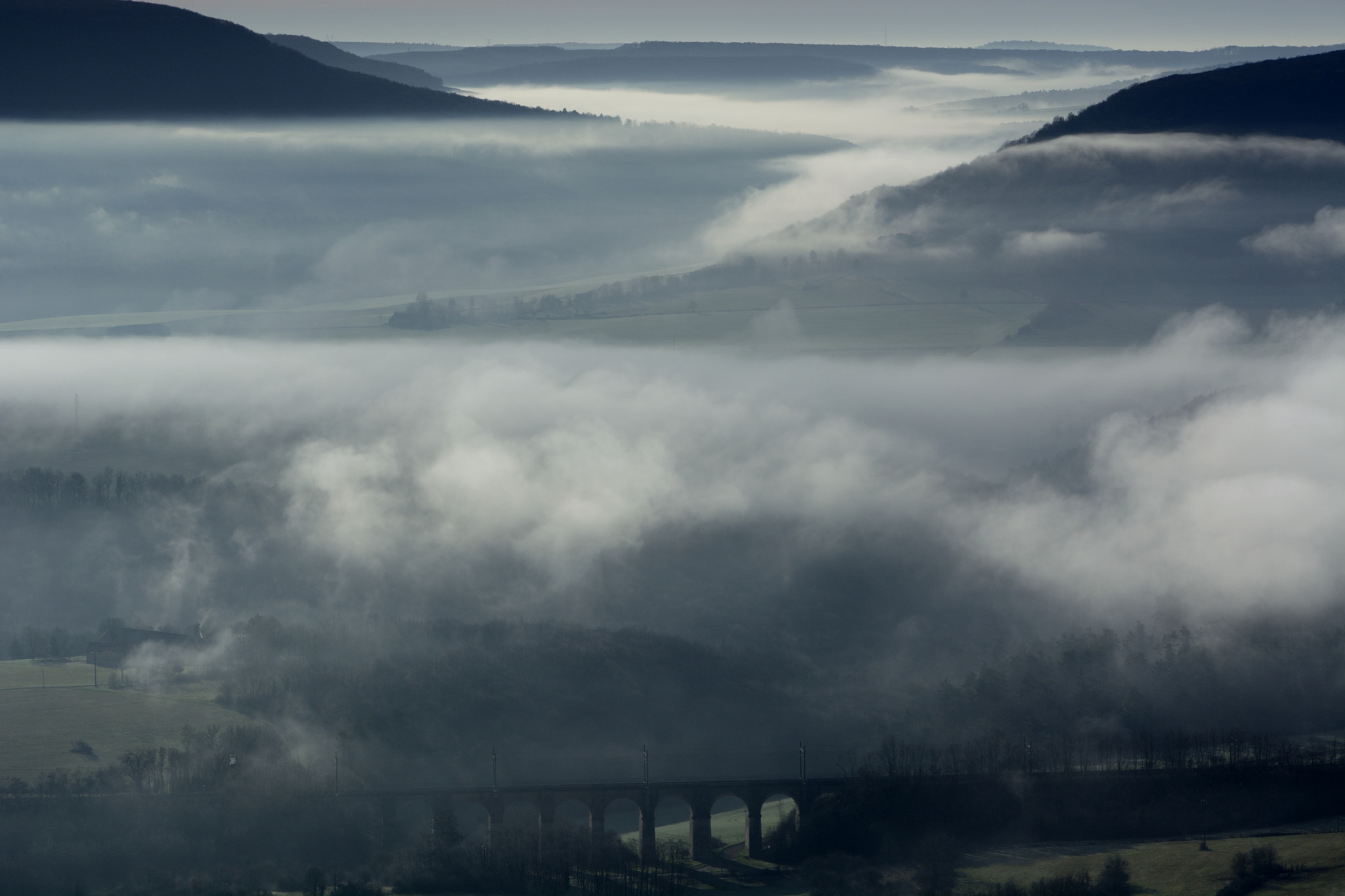 Nikon D5200 + AF Nikkor 70-210mm f/4-5.6D sample photo. Vallée ouche brouillard photography