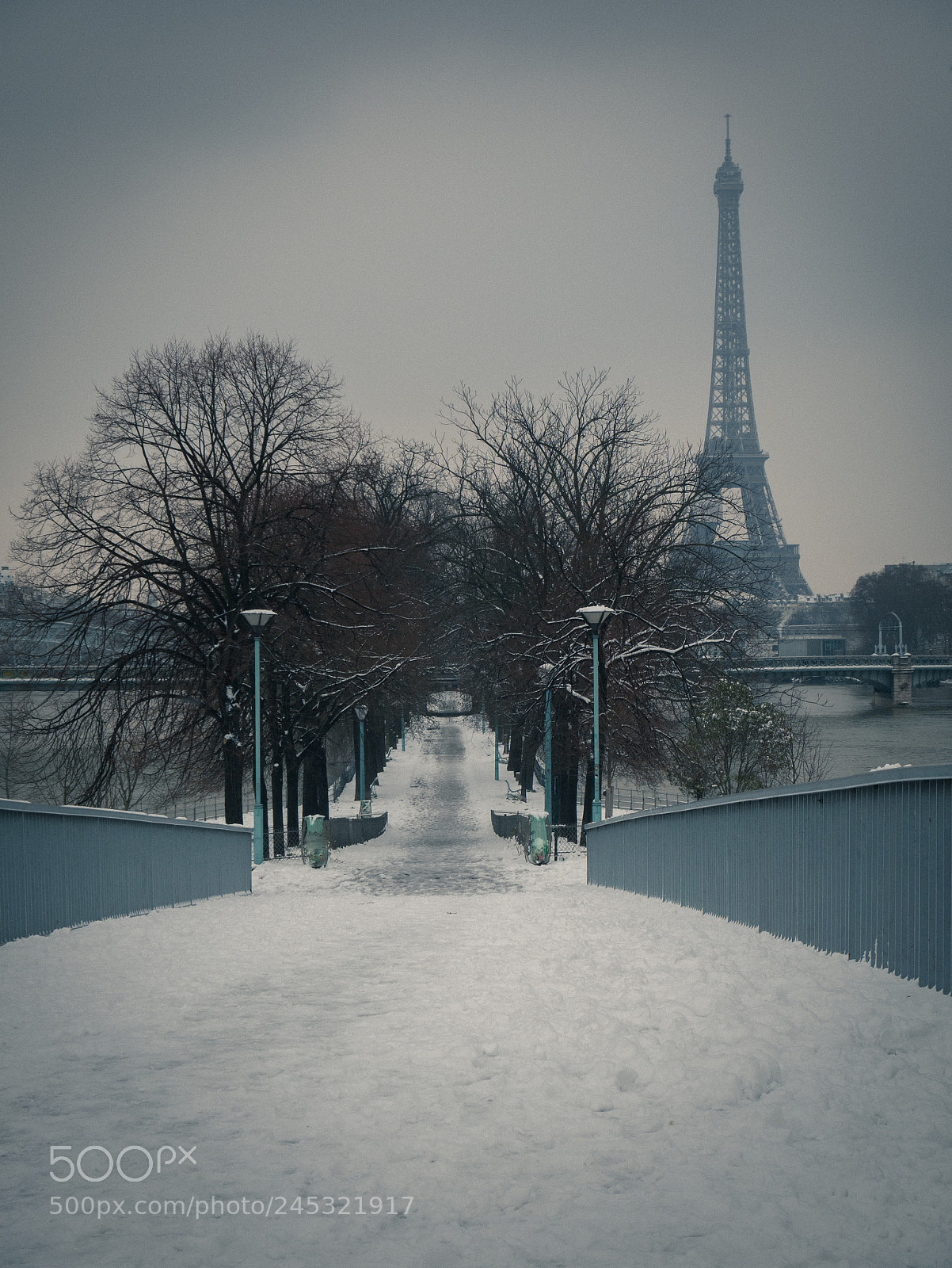 Panasonic Lumix DMC-GX85 (Lumix DMC-GX80 / Lumix DMC-GX7 Mark II) sample photo. Paris photography