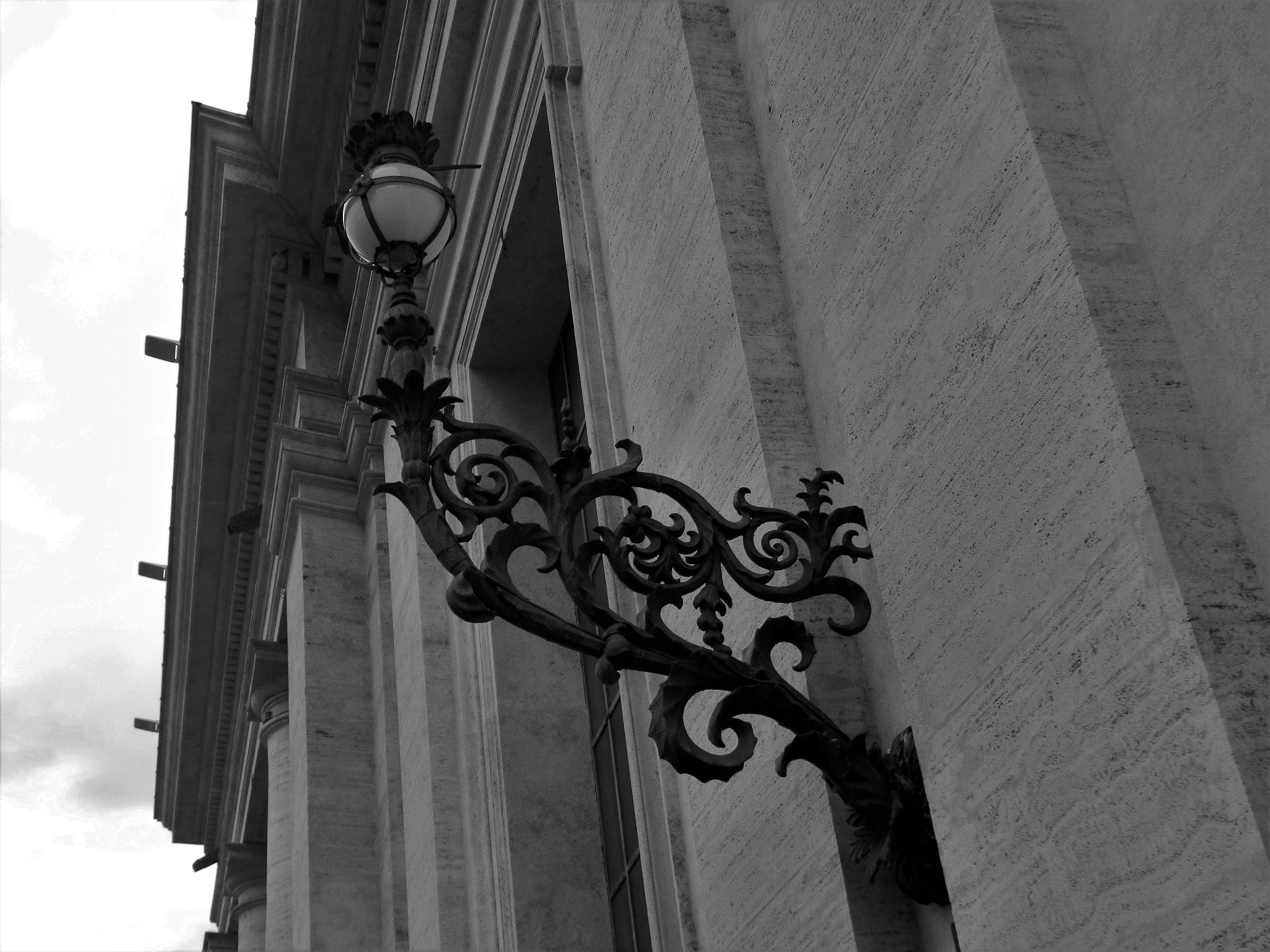 Olympus SZ-14 sample photo. Street light at st. peter's square photography