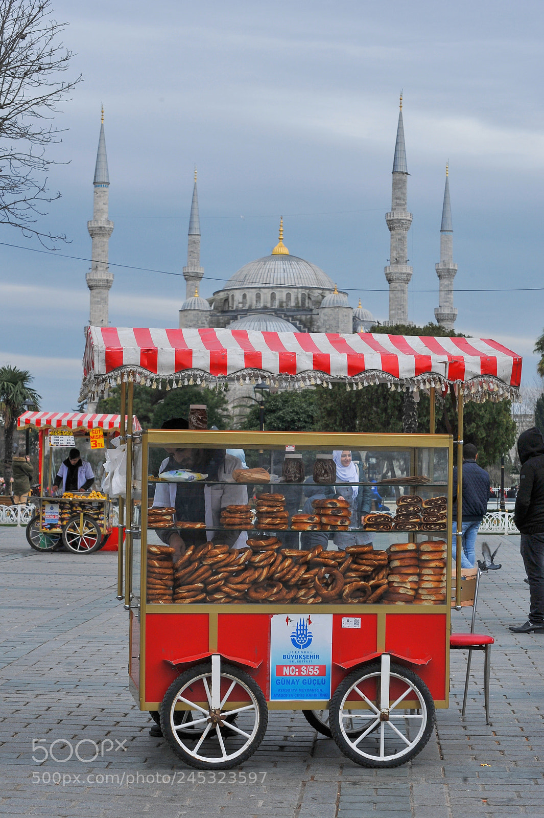 Nikon D3 sample photo. Simit vendor and the photography