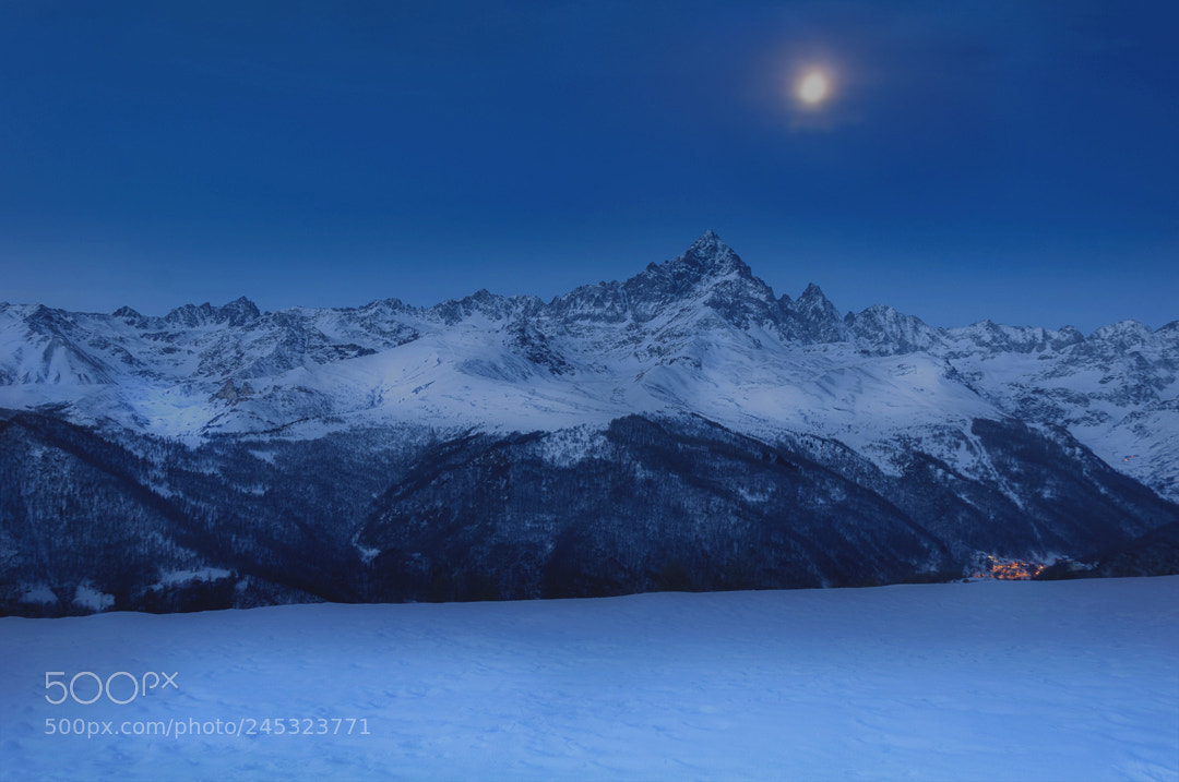 Nikon D90 sample photo. Blue hour and monviso photography