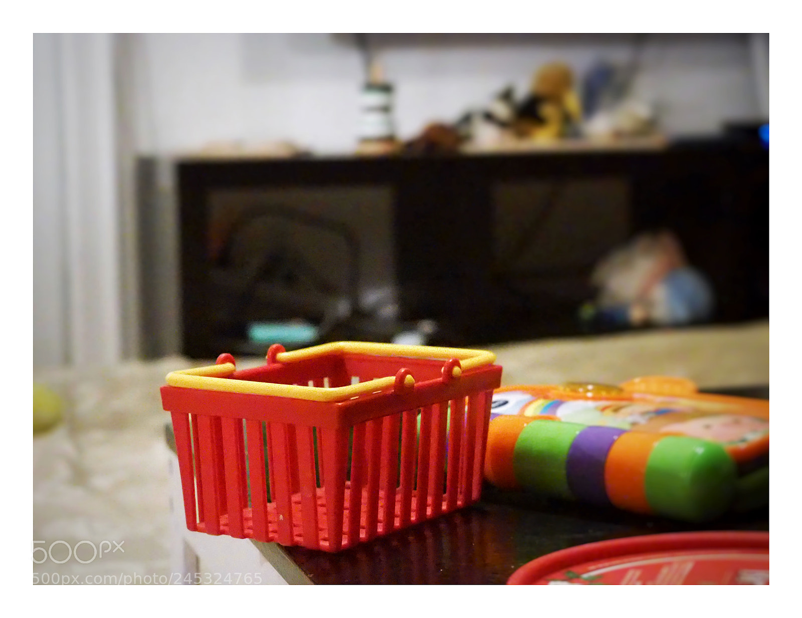 Olympus OM-D E-M10 II sample photo. The wee shopper photography
