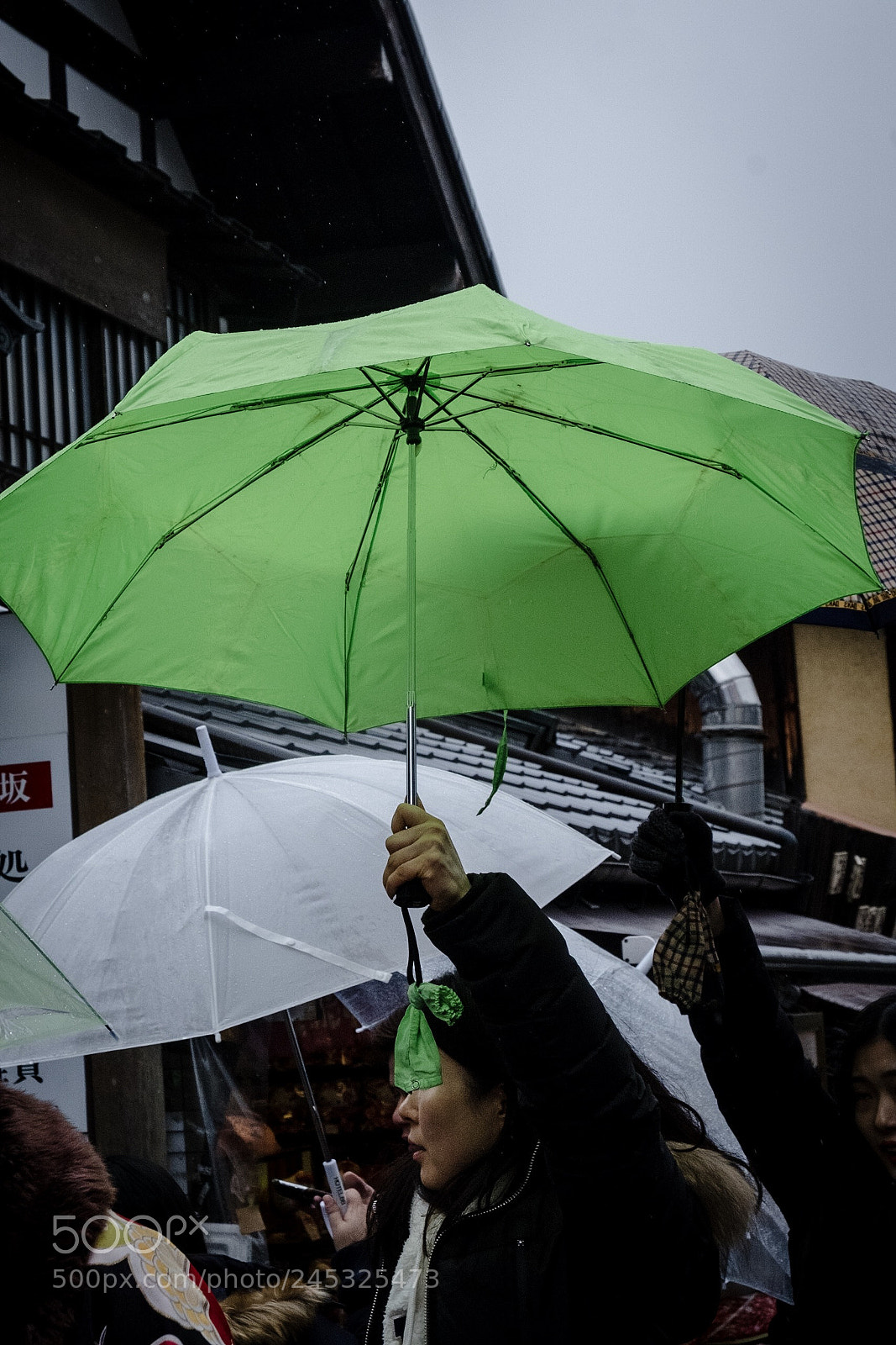 Fujifilm X-Pro2 sample photo. Green umbrella in kyoto photography