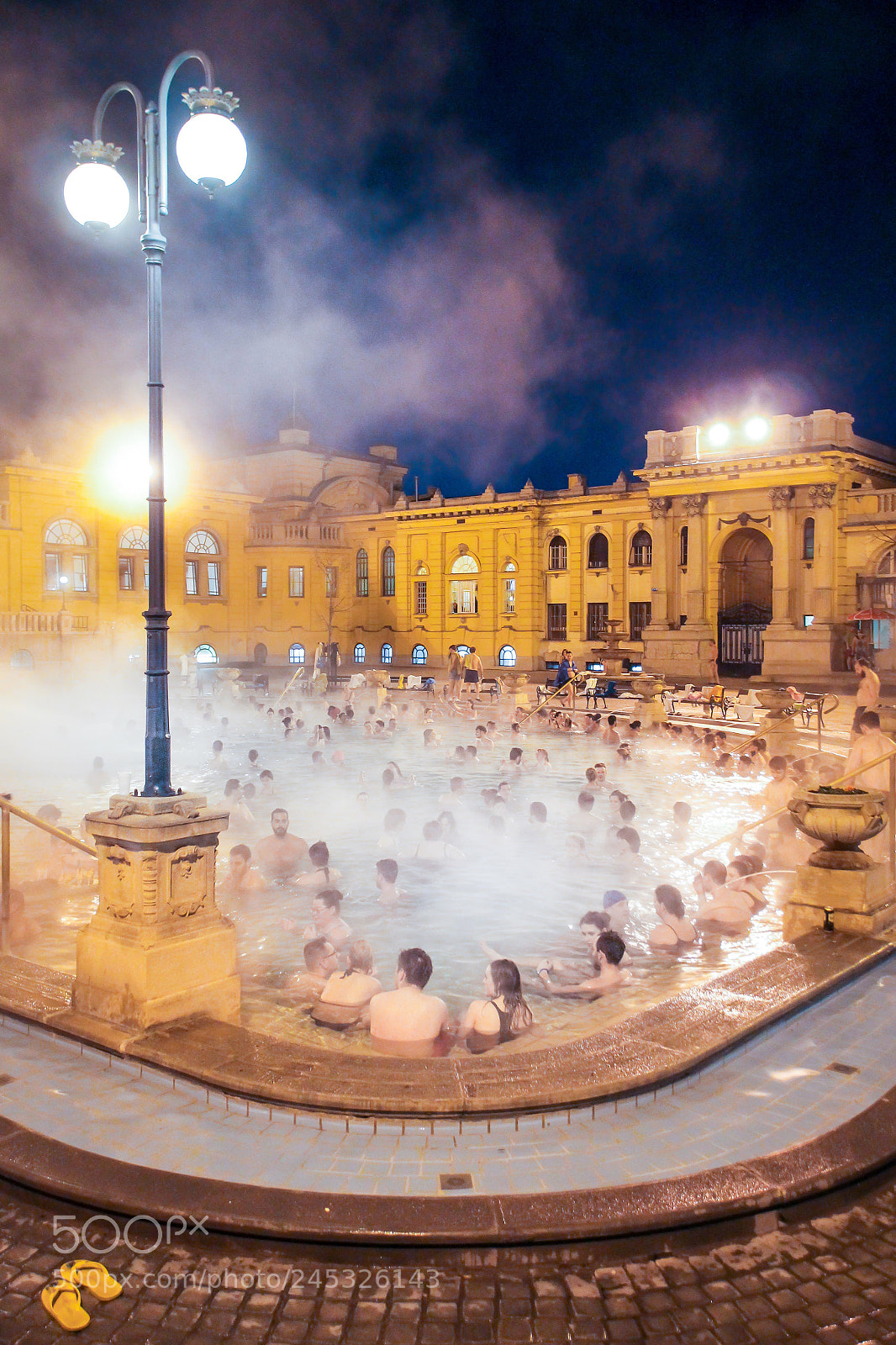 Canon EOS 600D (Rebel EOS T3i / EOS Kiss X5) sample photo. Baths by night photography