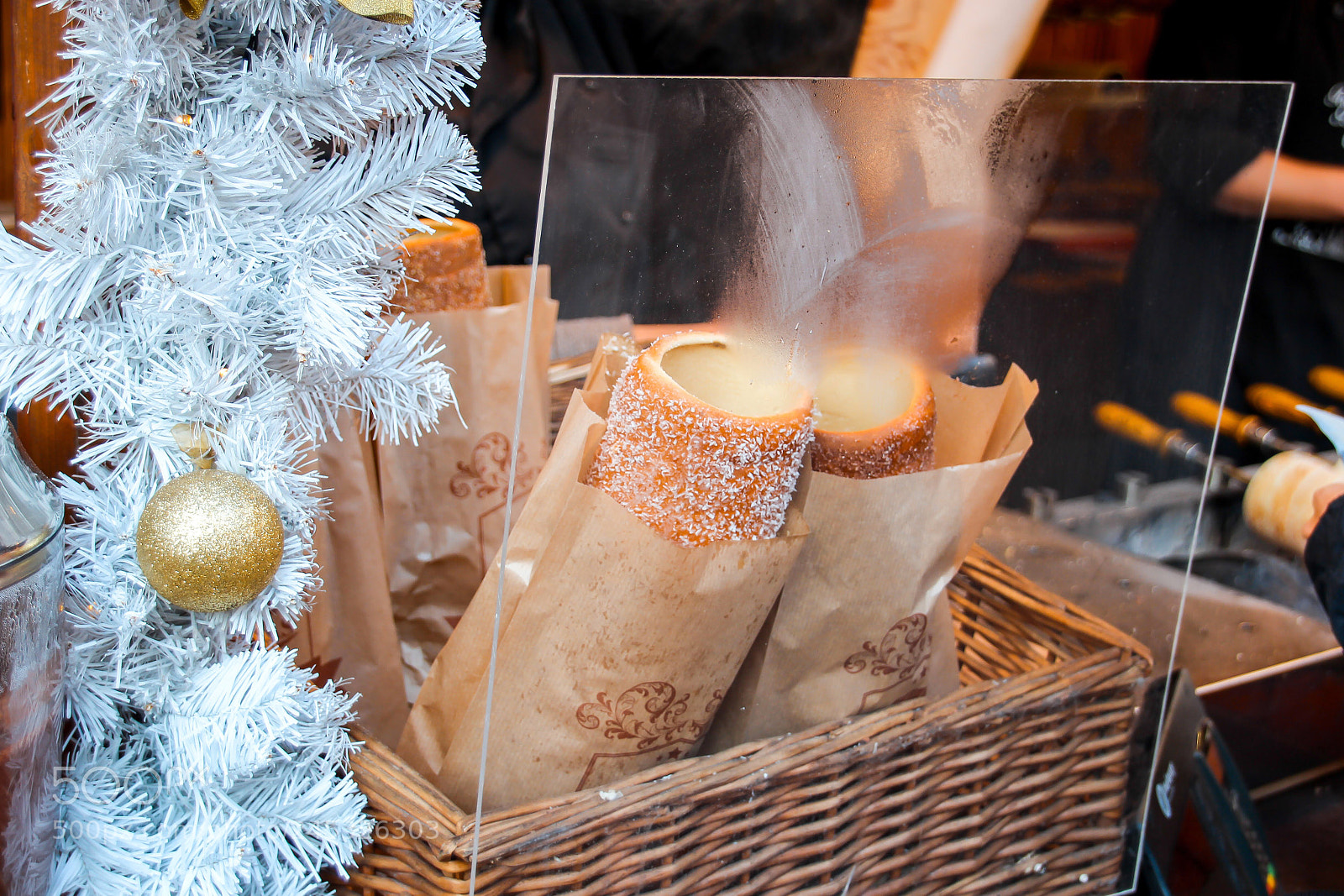 Canon EOS 600D (Rebel EOS T3i / EOS Kiss X5) sample photo. Steamy chimney cakes photography