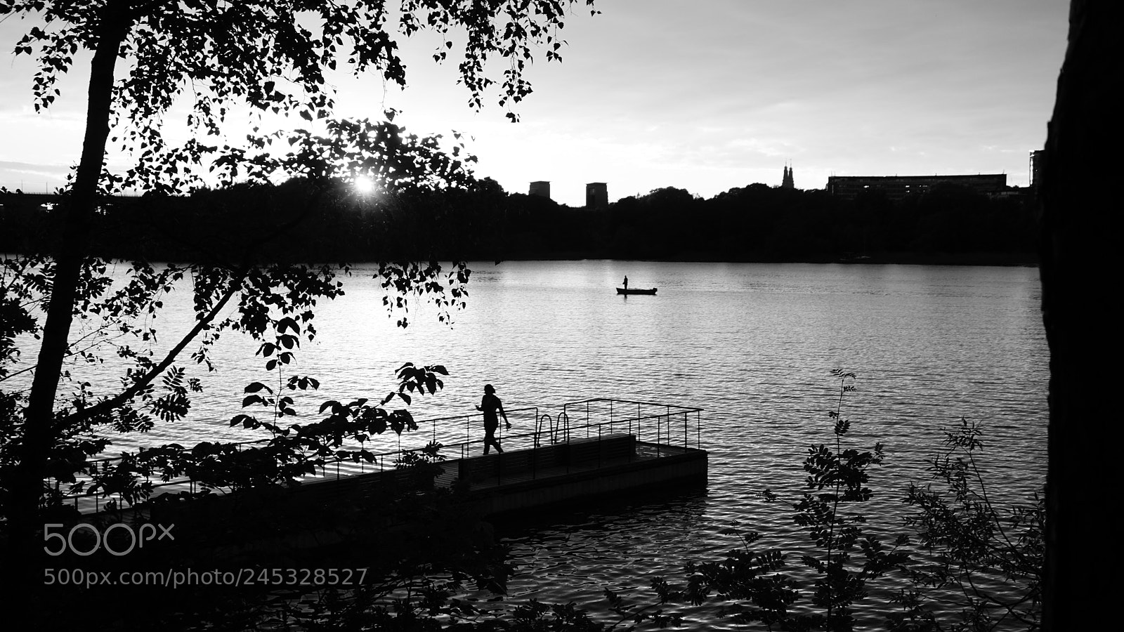 Sony E 16-50mm F3.5-5.6 PZ OSS sample photo. Summer evening boat ride photography