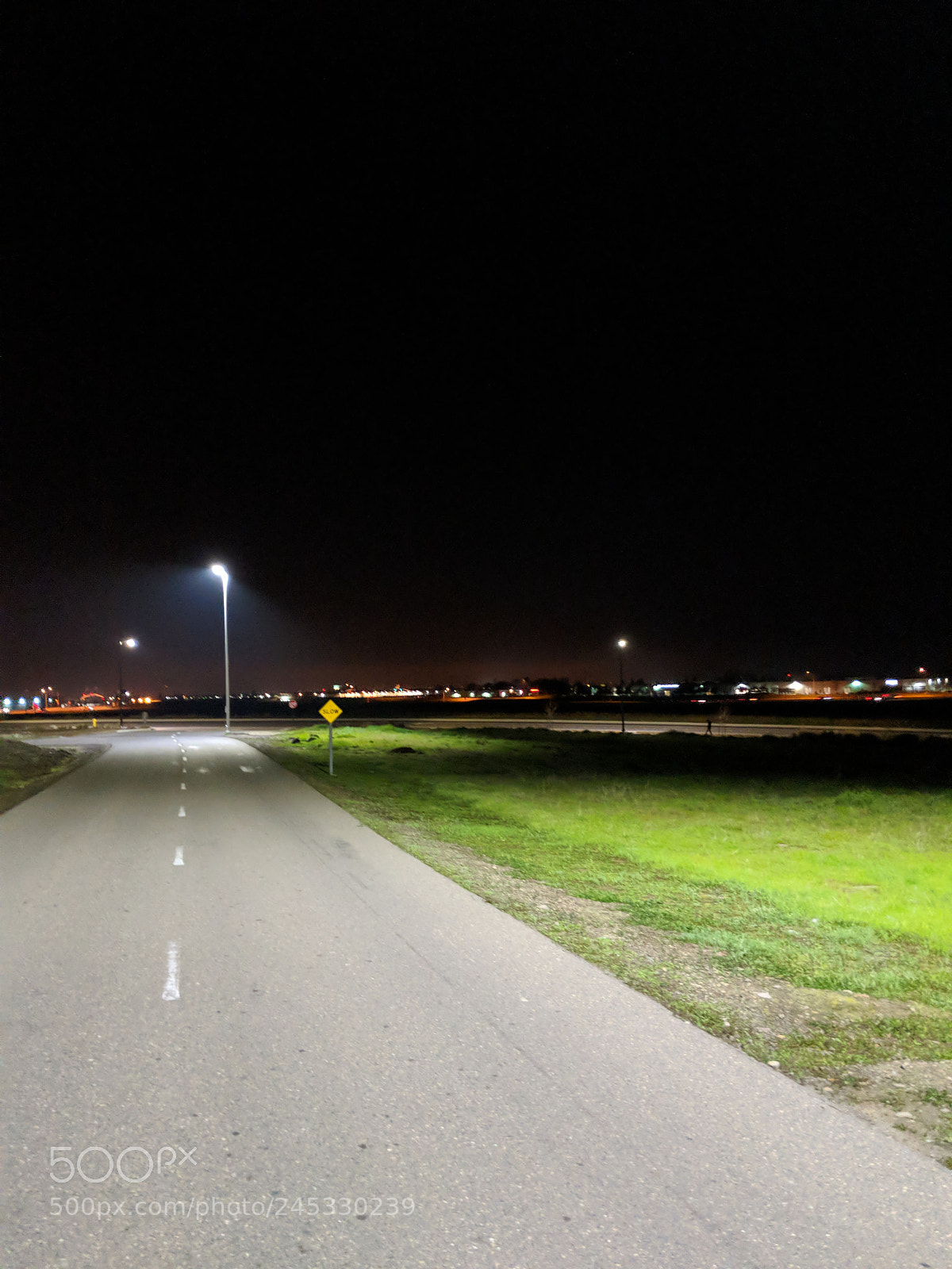 Google Pixel 2 XL sample photo. Night spotlights photography