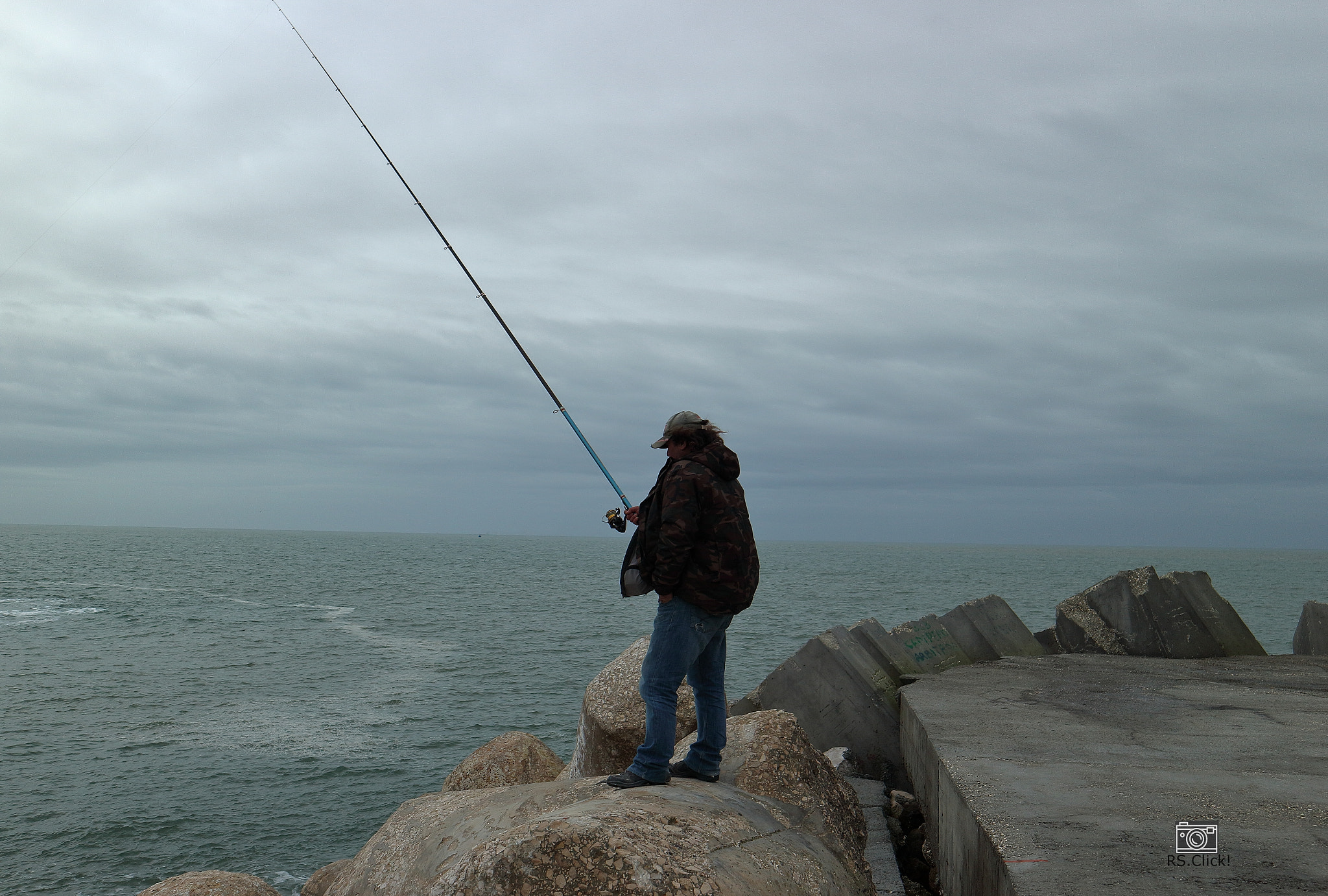 Canon EOS M10 sample photo. Fishing or chiling? photography