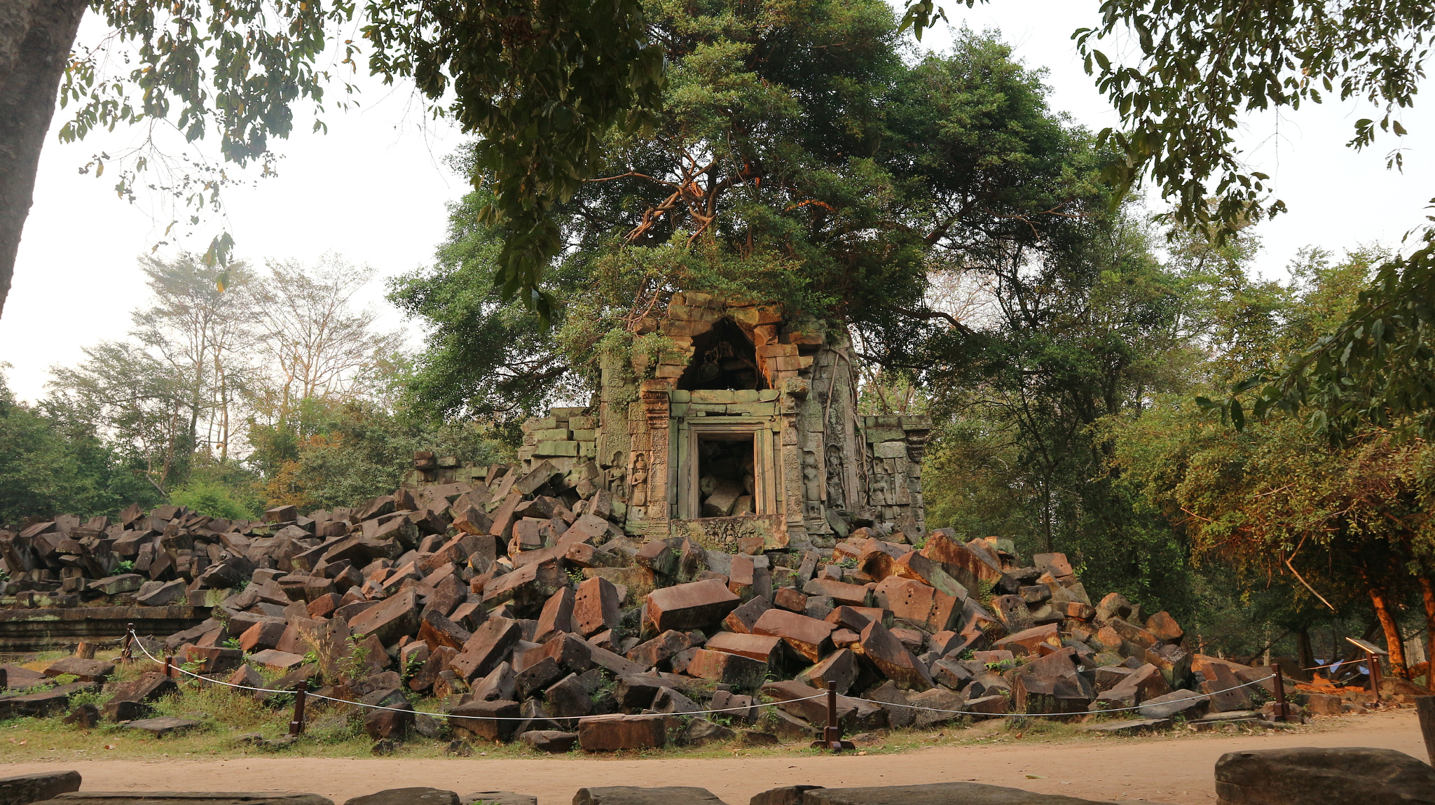 Canon EOS M10 sample photo. Beng mealea photography