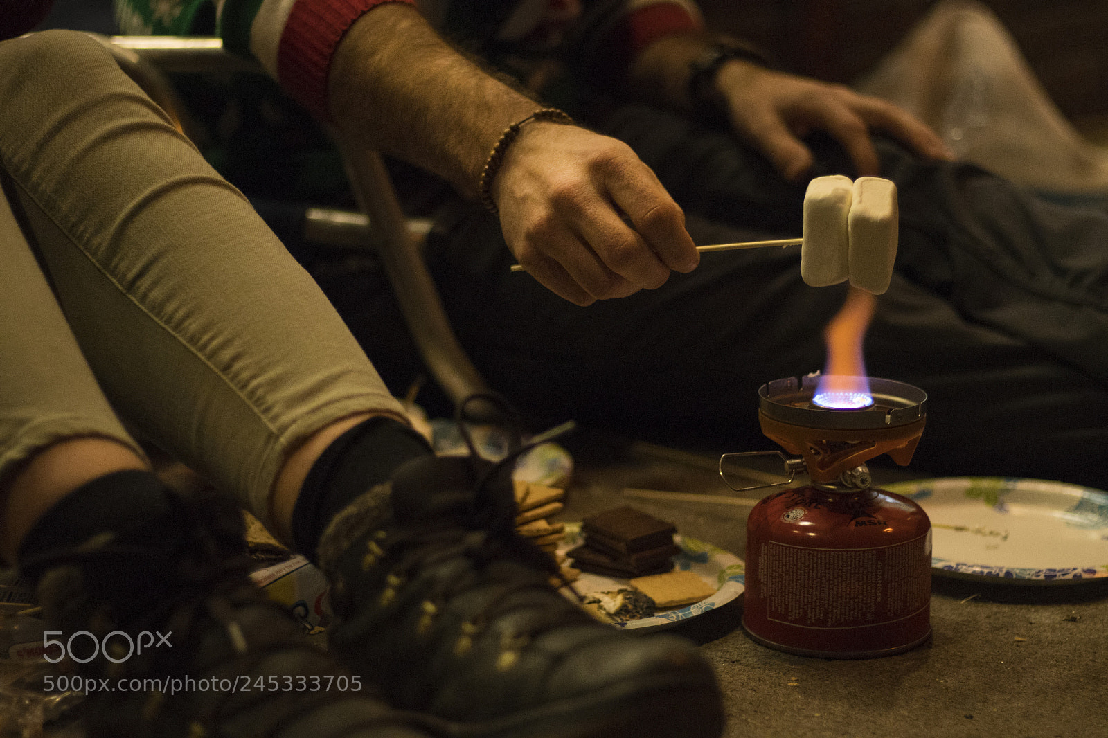 Canon EOS 77D (EOS 9000D / EOS 770D) sample photo. Keeping warm photography