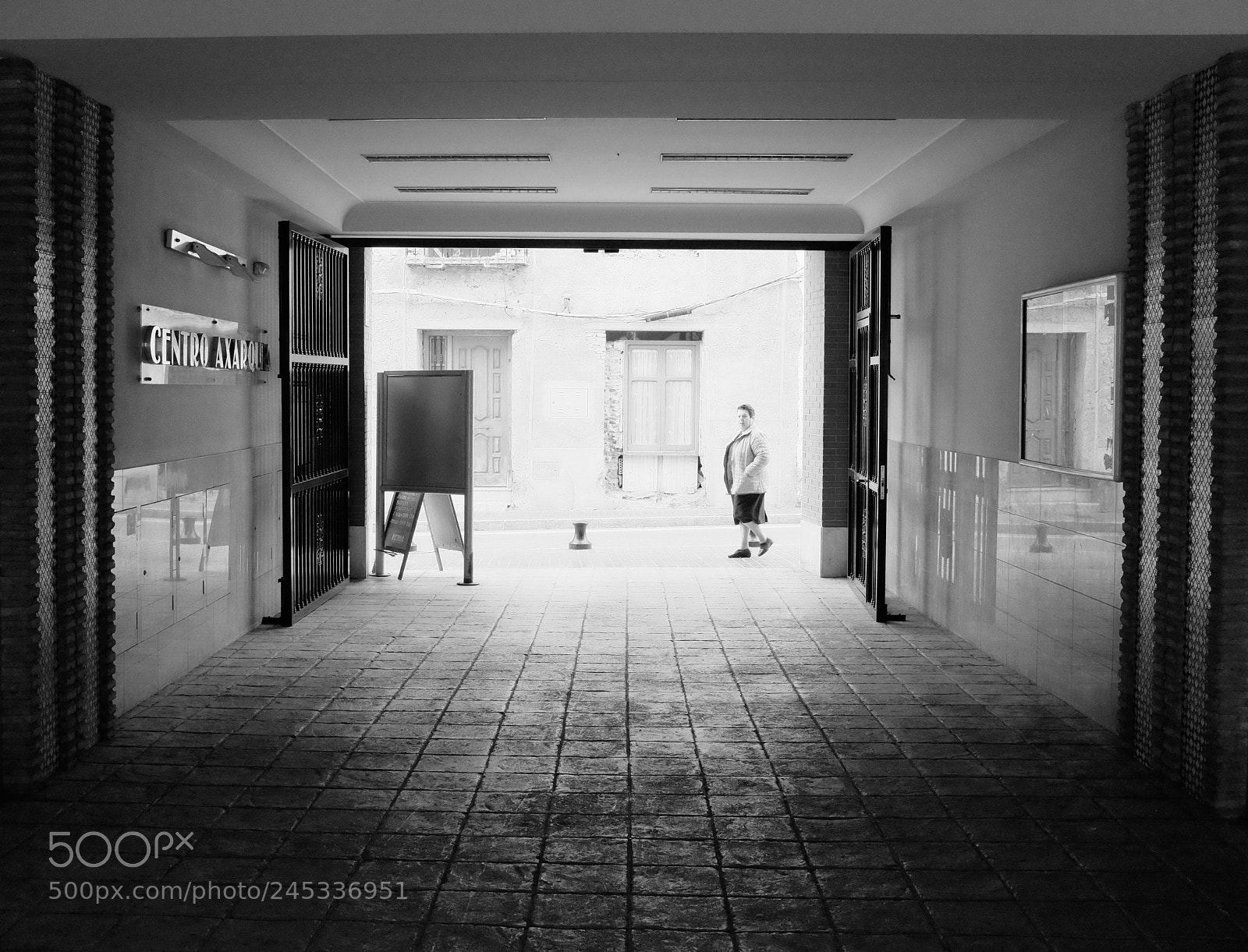 Fujifilm X100S sample photo. V lez-m laga street photography