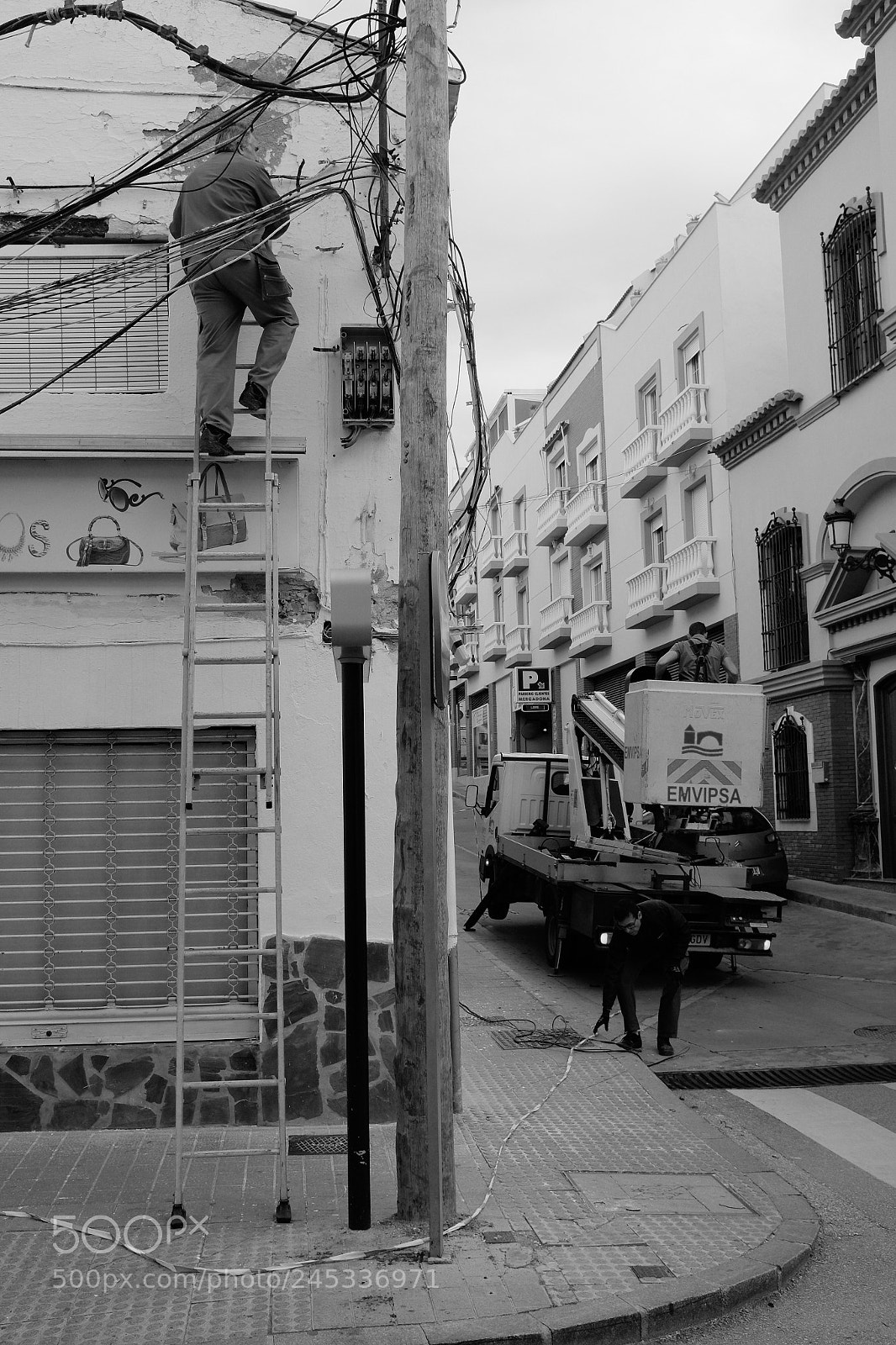 Fujifilm X100S sample photo. V lez-m laga street photography