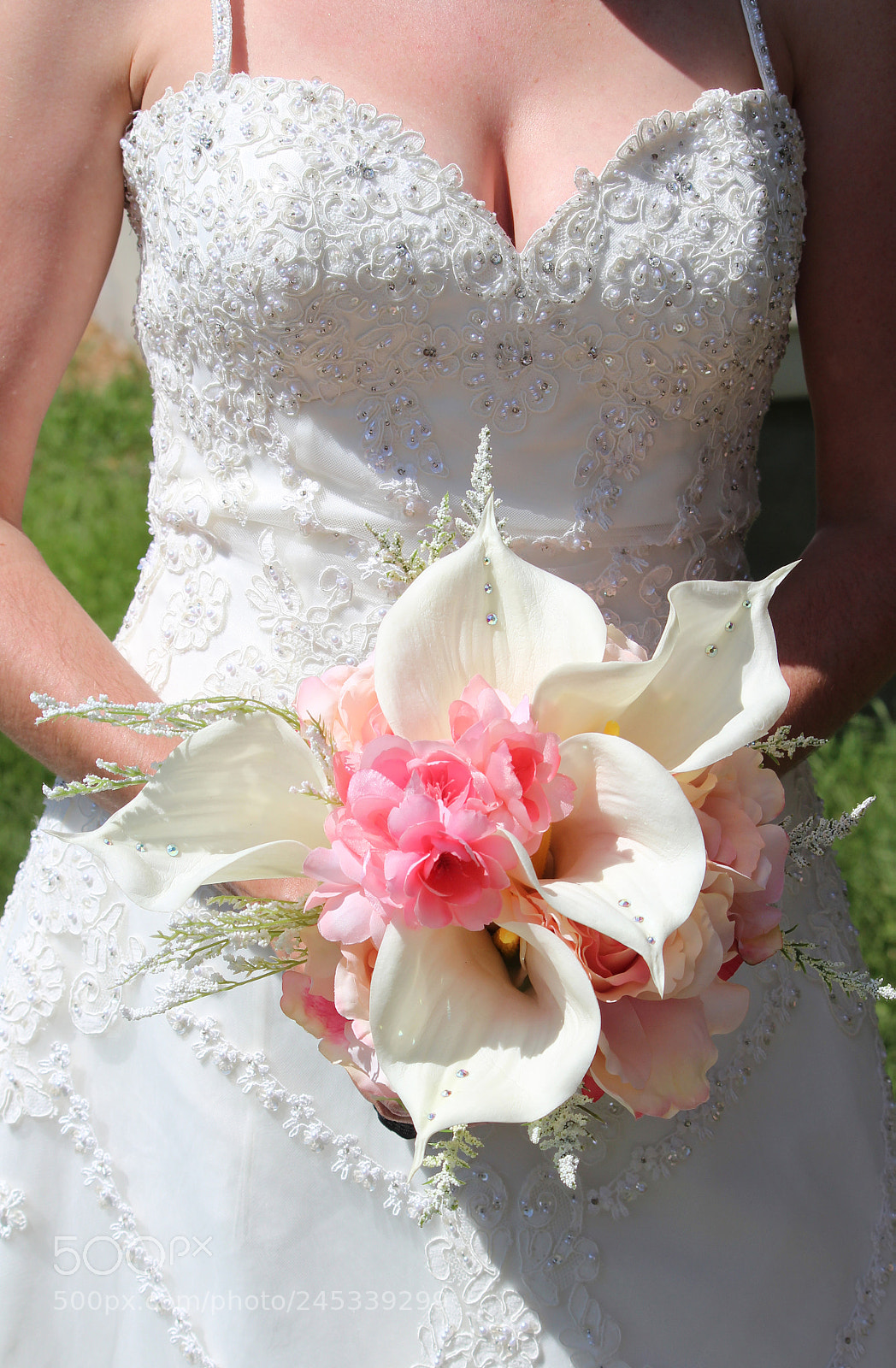 Canon EOS 600D (Rebel EOS T3i / EOS Kiss X5) sample photo. Wedding lillies photography