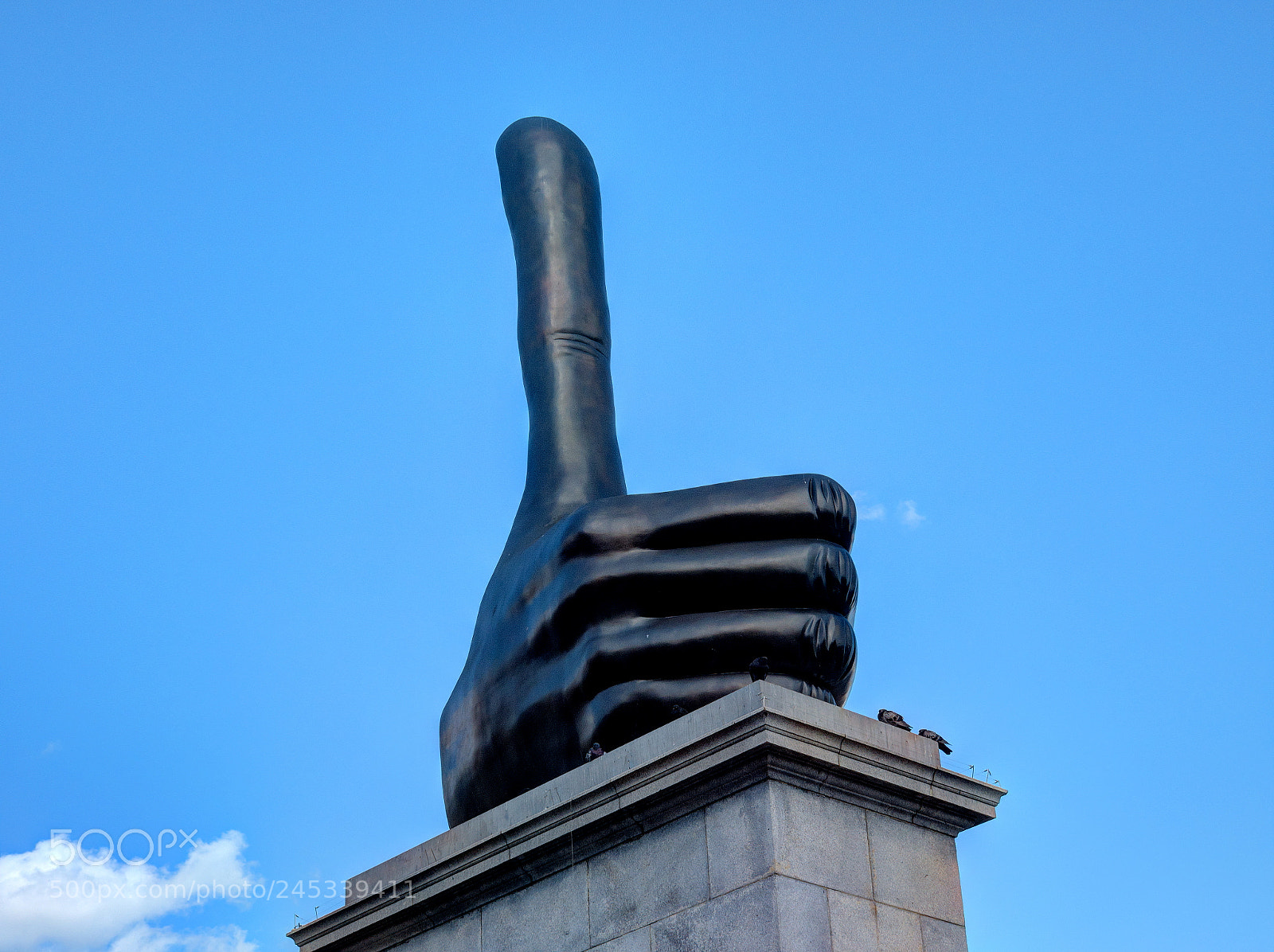 Olympus OM-D E-M1 sample photo. "thumbs up" for london! photography
