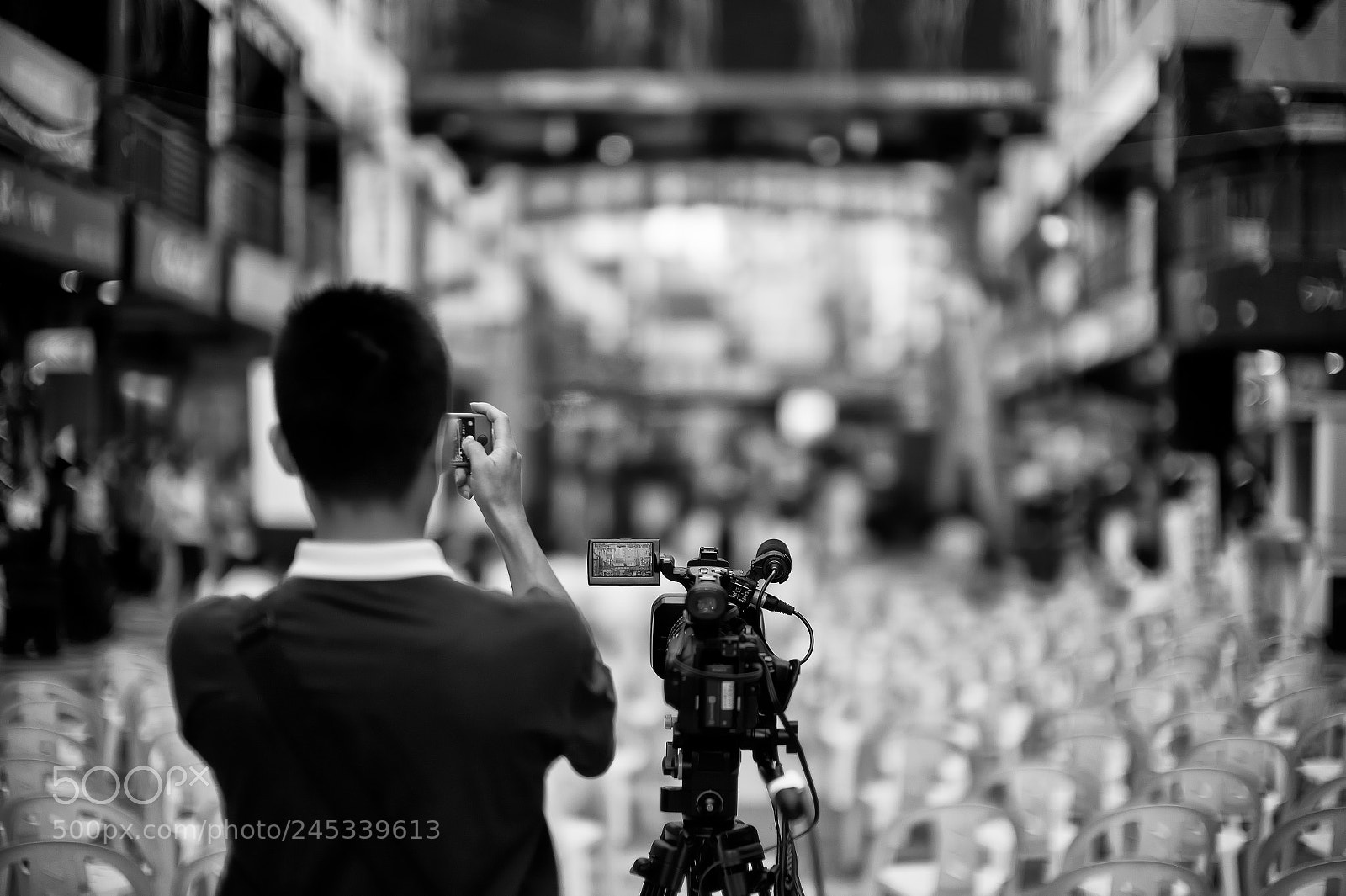 Leica M9 sample photo. It's showtime photography
