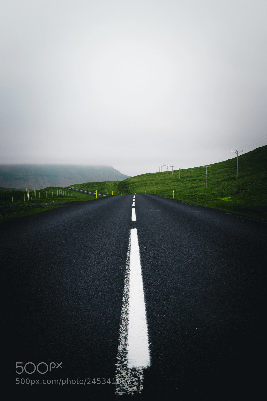 Canon EOS 7D Mark II sample photo. Centre of the road photography
