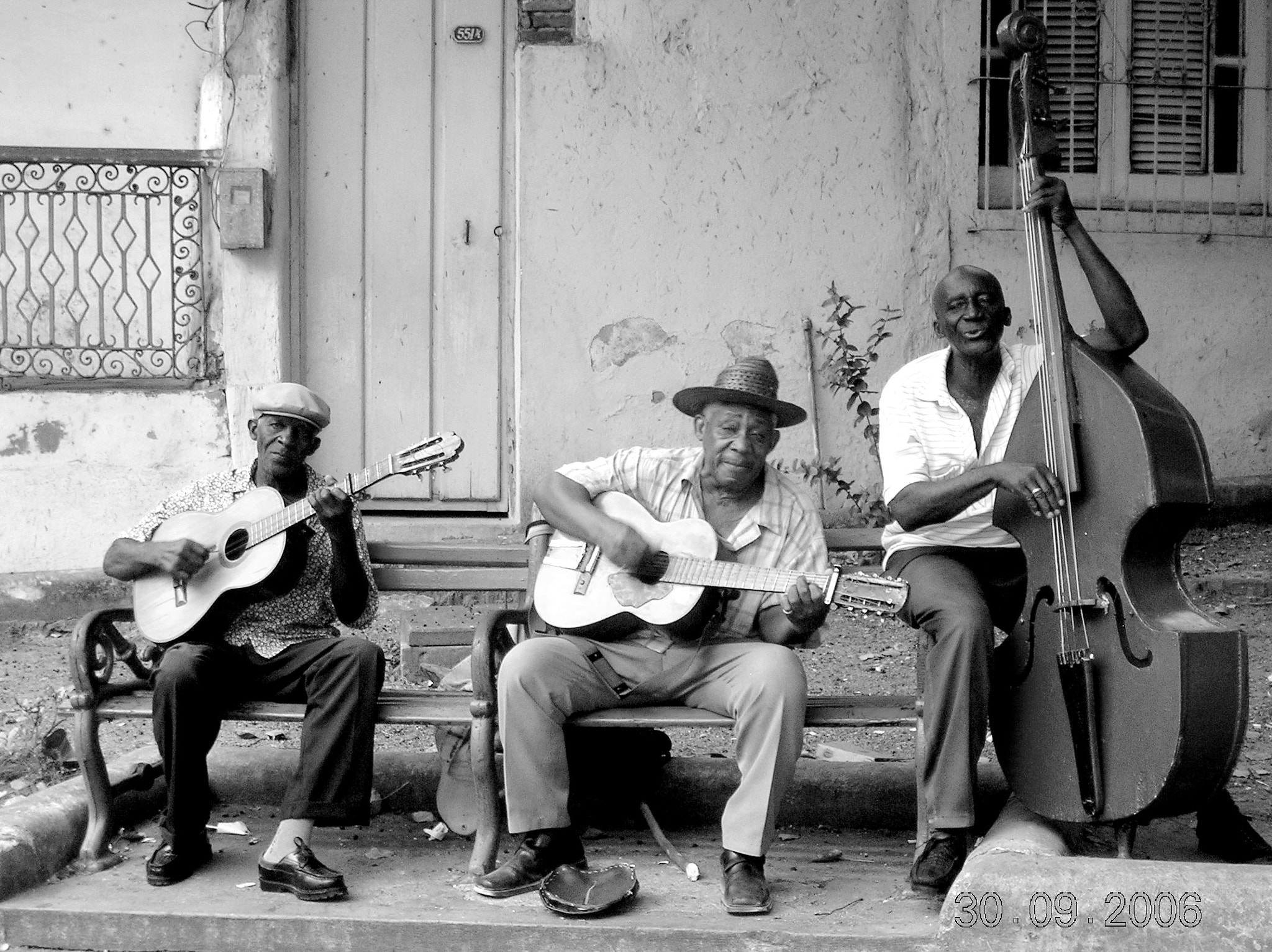 Nikon E4600 sample photo. Street musicians in santiago de cuba. photography