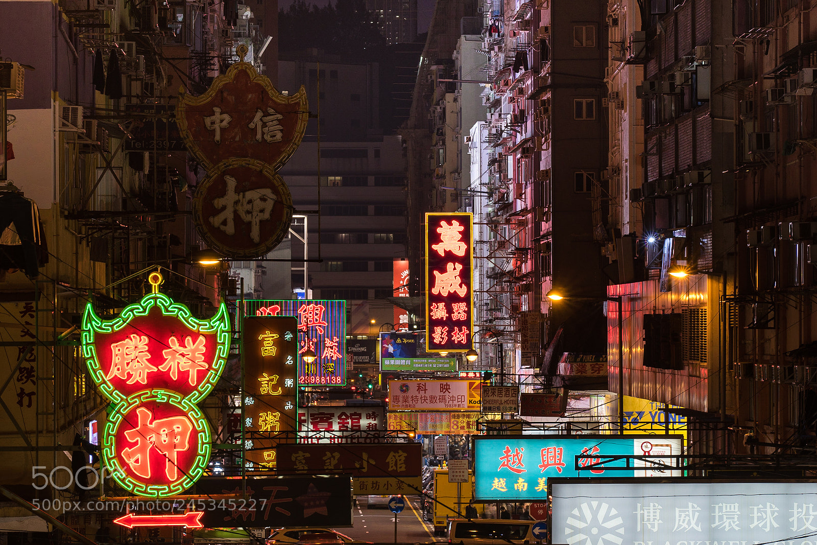 Sony a7 II sample photo. 五光十色 lightings in night photography