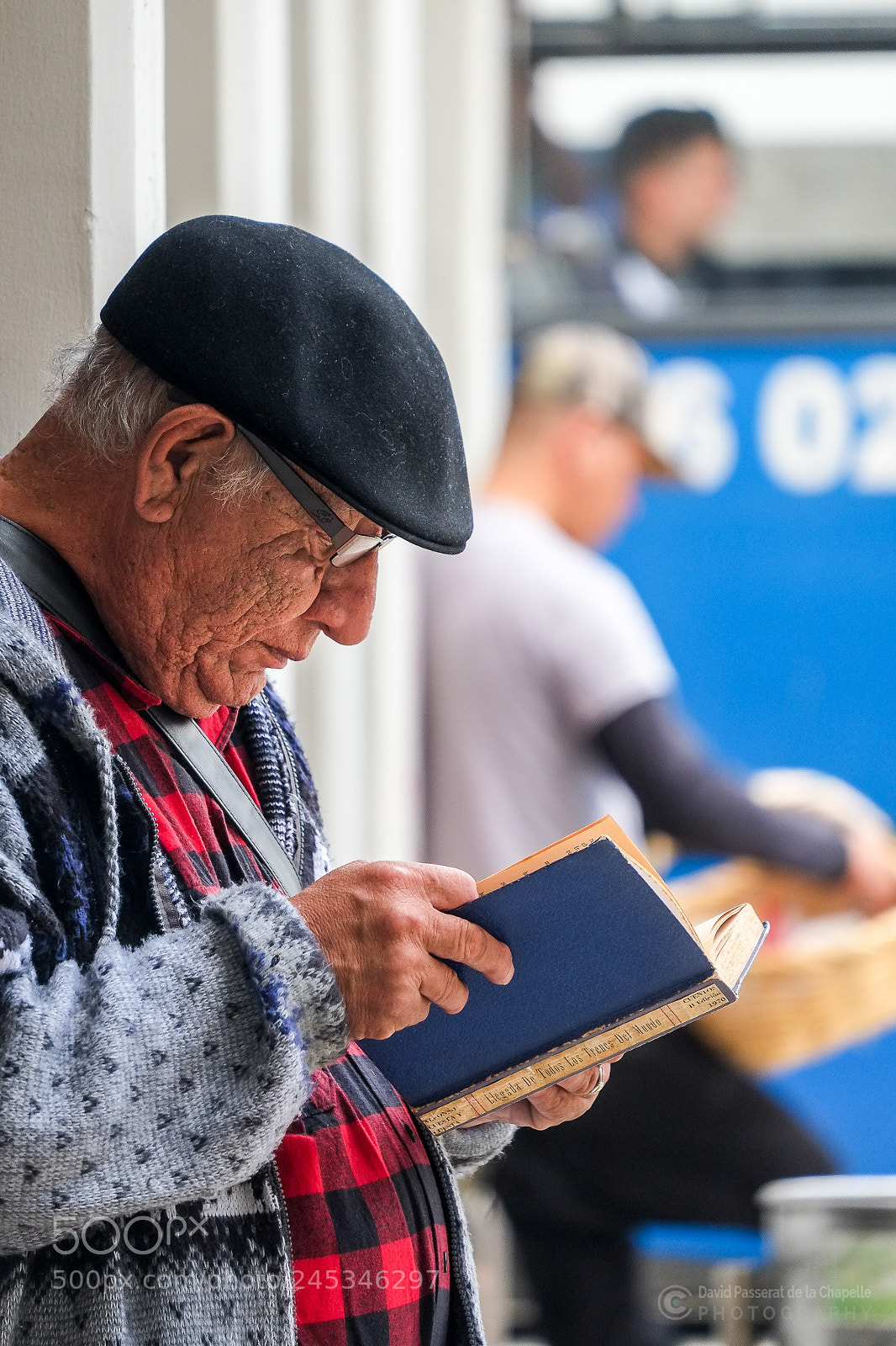 Fujifilm X-E1 sample photo. Street reading photography