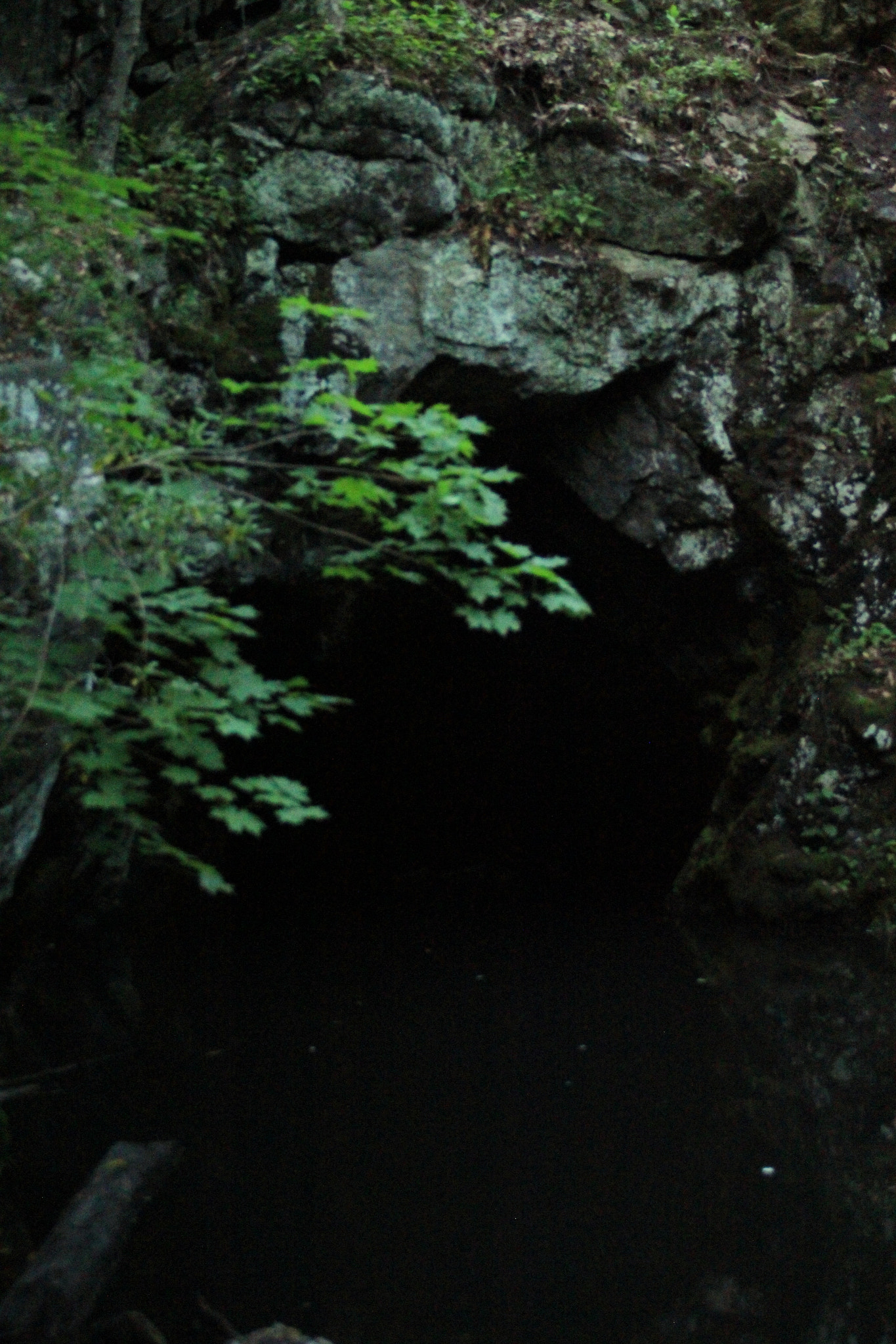 Canon EOS 550D (EOS Rebel T2i / EOS Kiss X4) sample photo. Cave photography