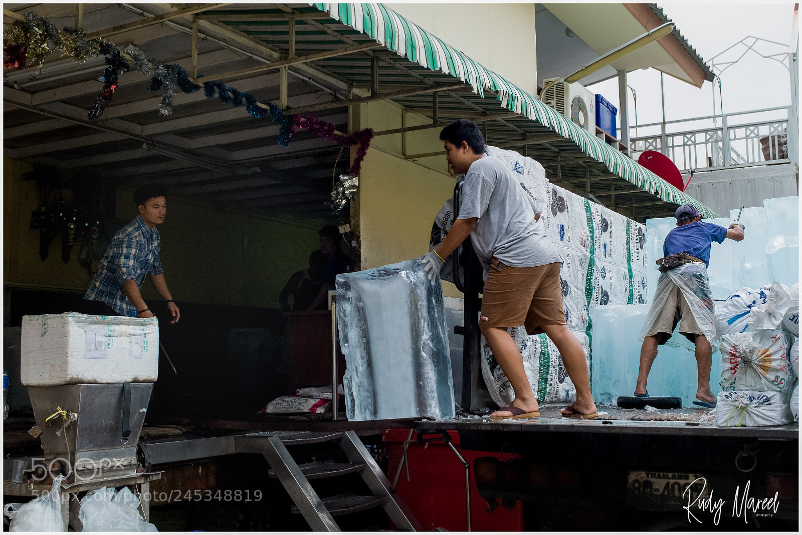 Leica M9 sample photo. Vignette of lively bangkok photography