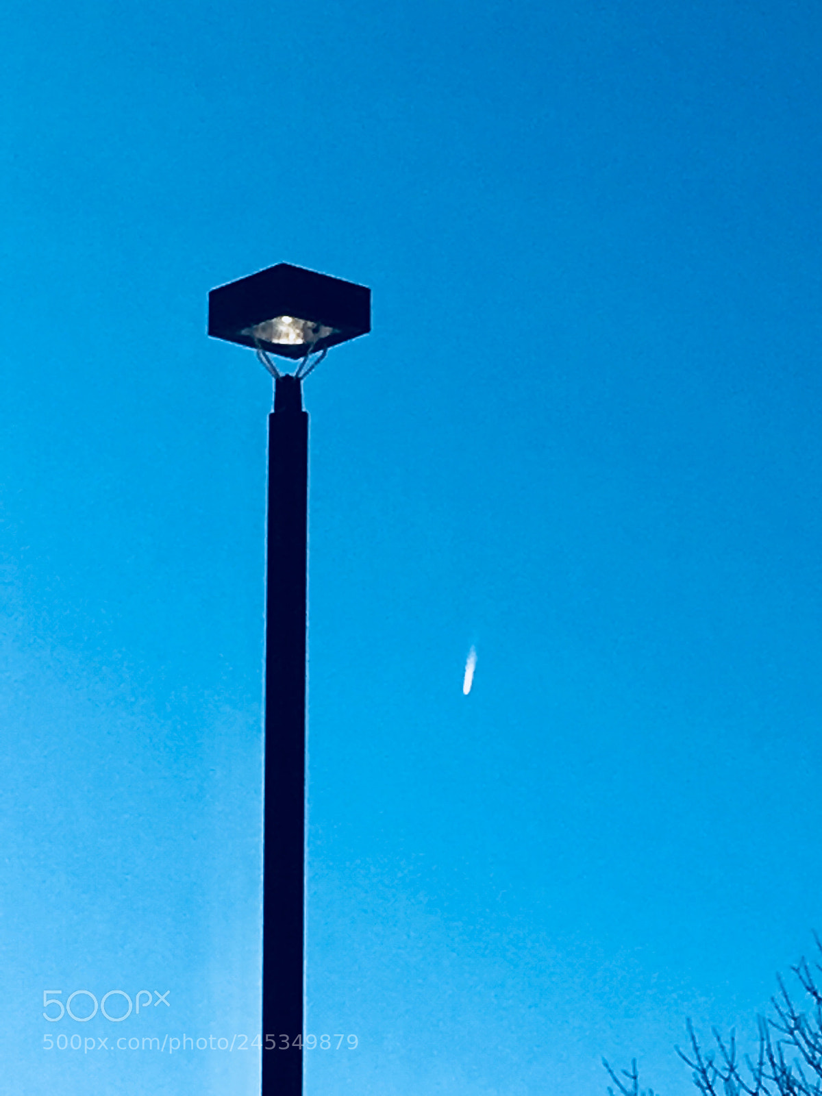 Apple iPhone SE sample photo. Unidentified flying object in photography