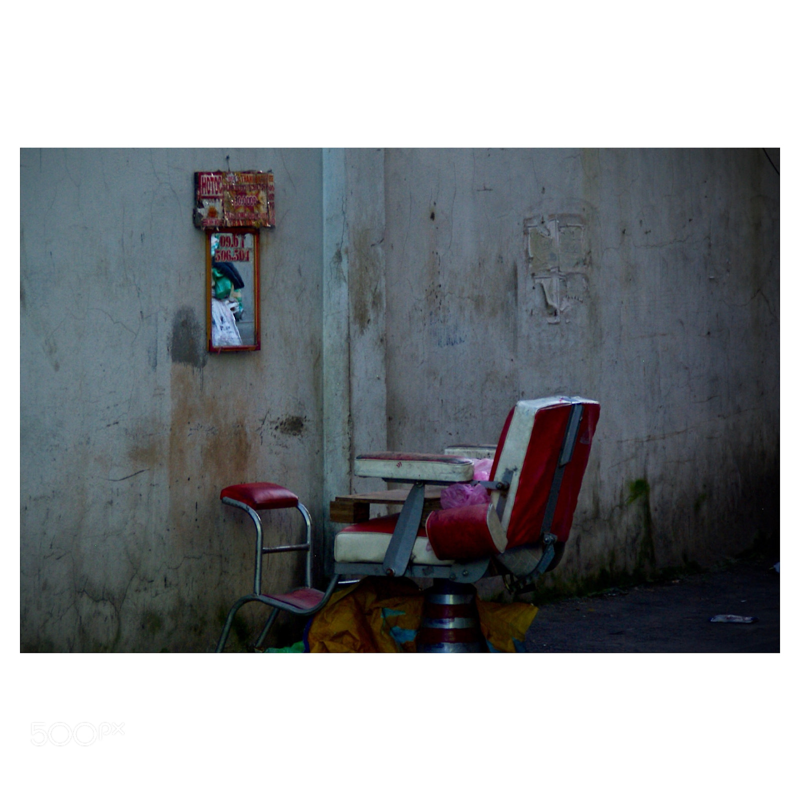 Pentax K10D sample photo. A barber on the photography