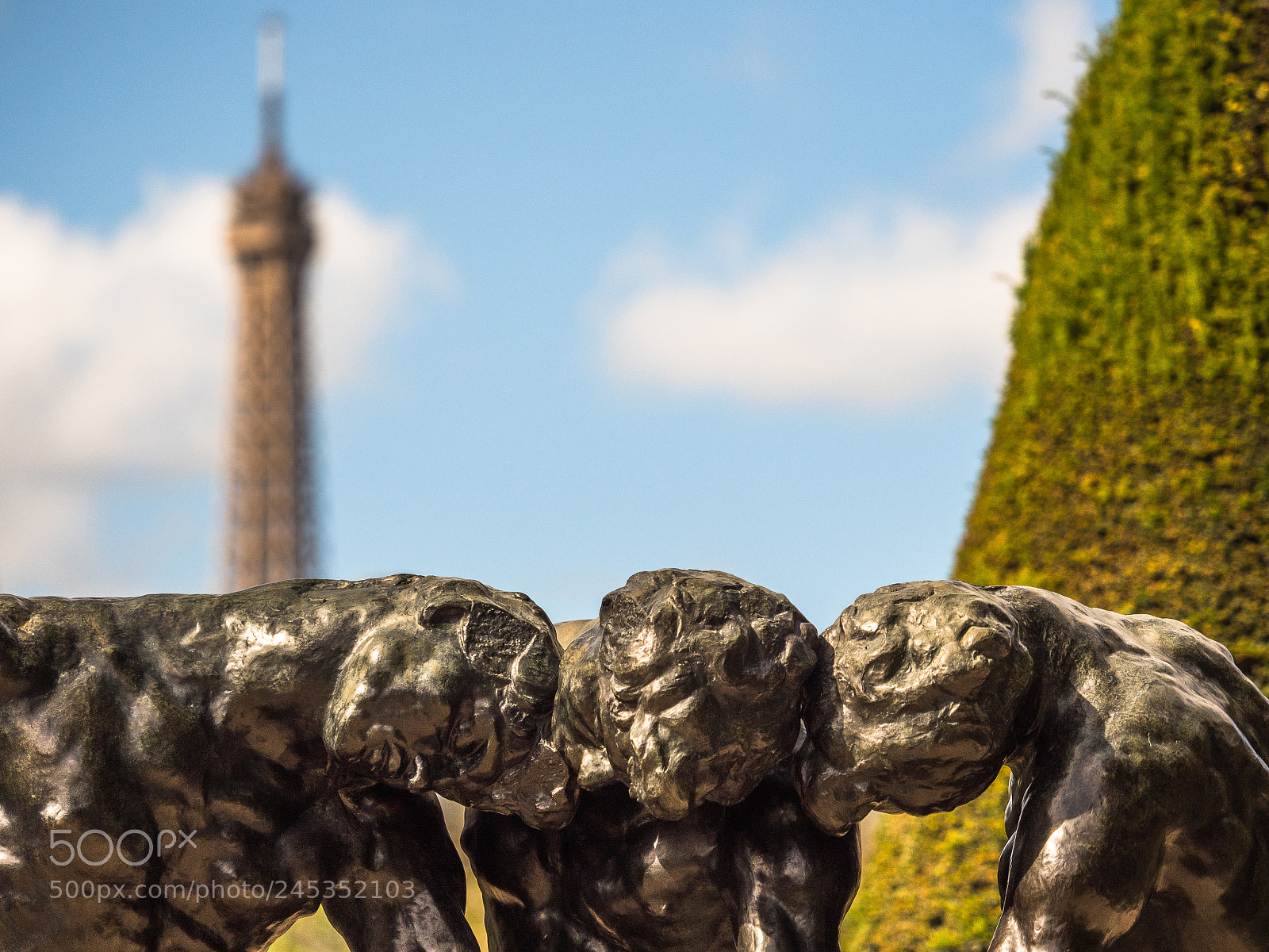 Olympus OM-D E-M5 II sample photo. Rodin bows before eifel photography
