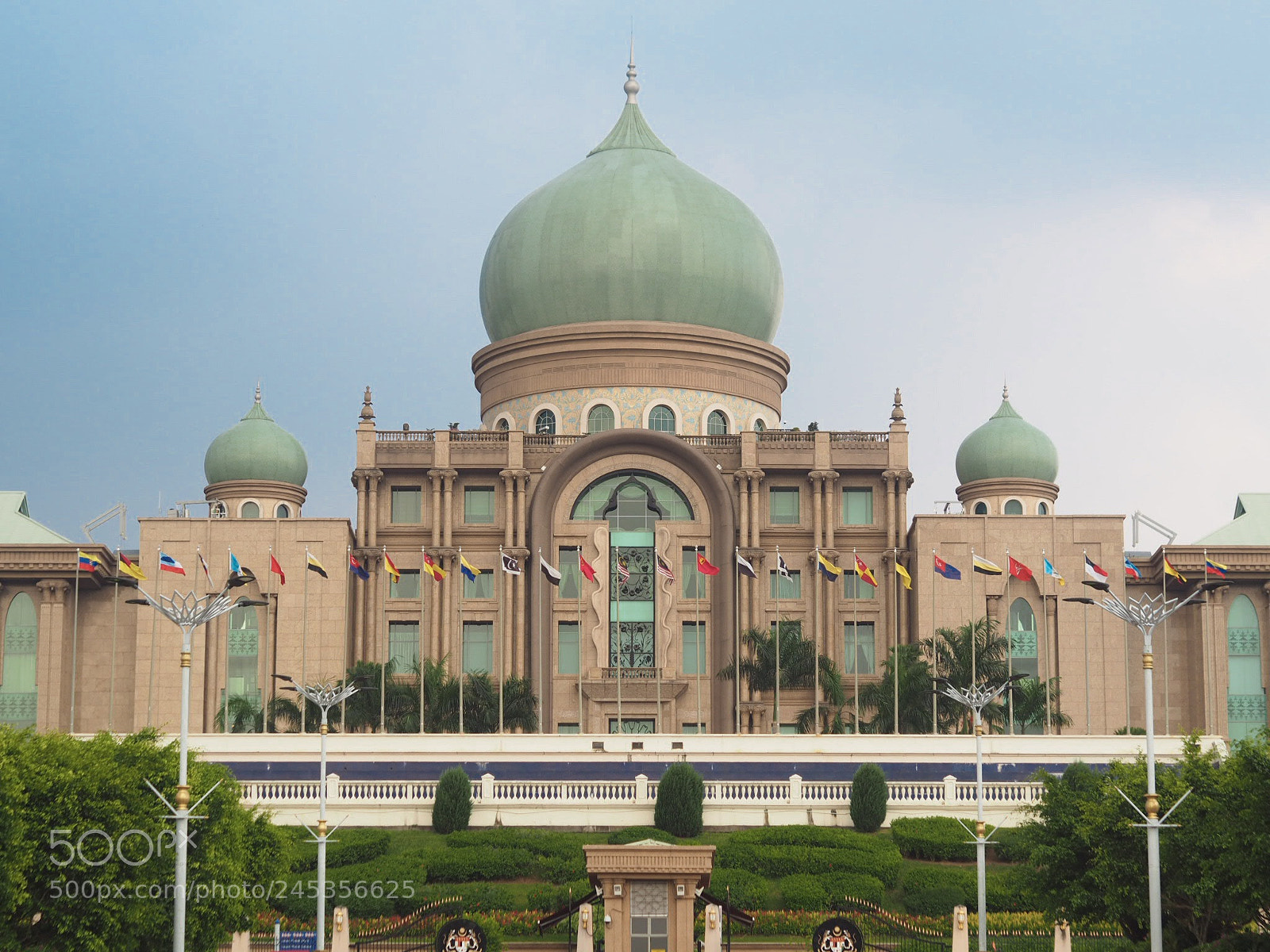 Olympus OM-D E-M10 II sample photo. Prime minister s office photography