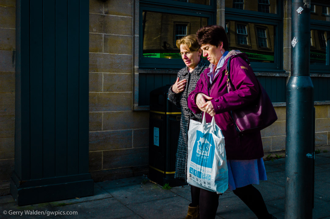 Leica Summarit-M 35mm F2.5 sample photo. The purple coat photography