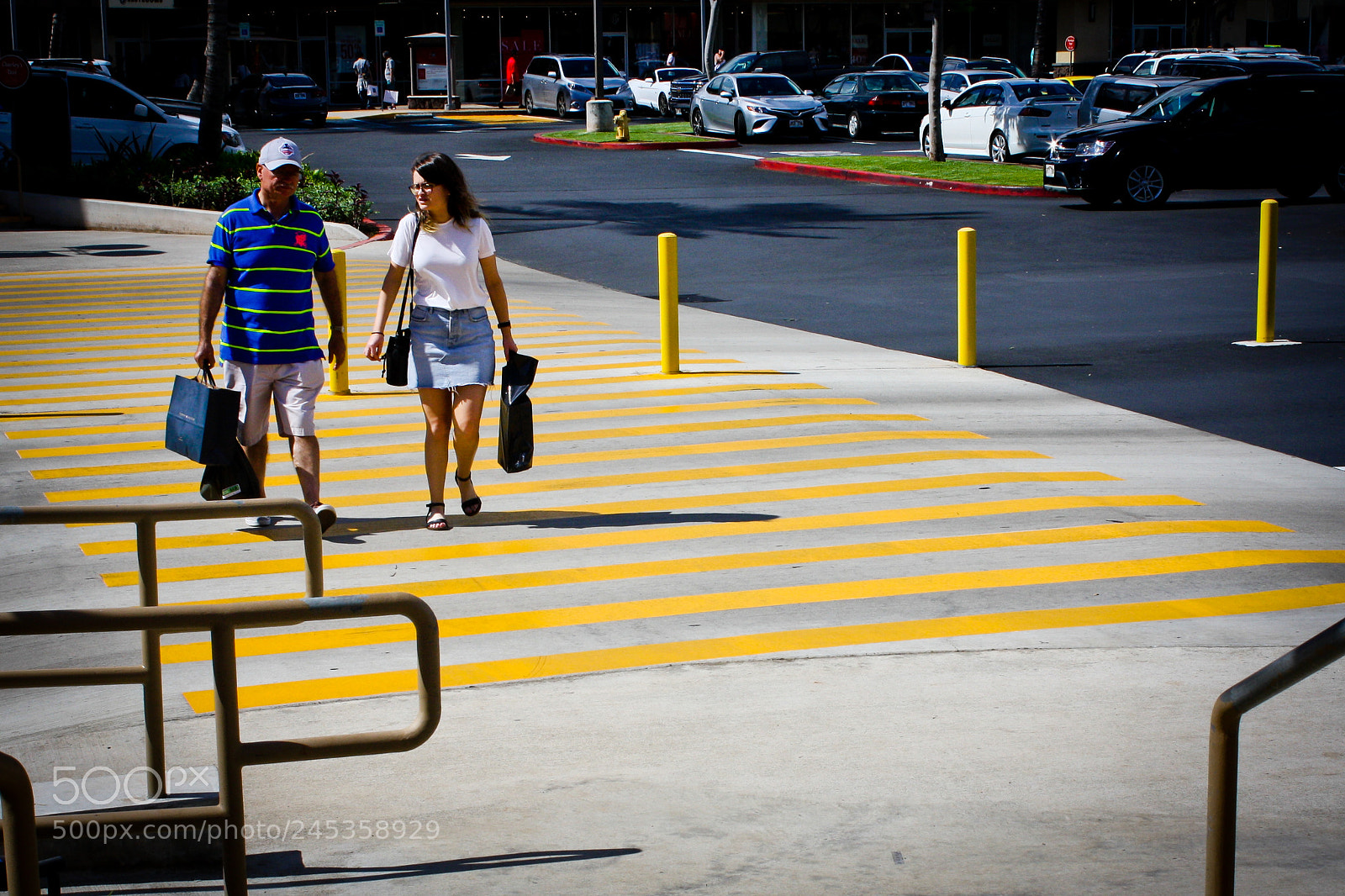 Canon EOS 1000D (EOS Digital Rebel XS / EOS Kiss F) sample photo. Crossing the yellow crosswalk photography