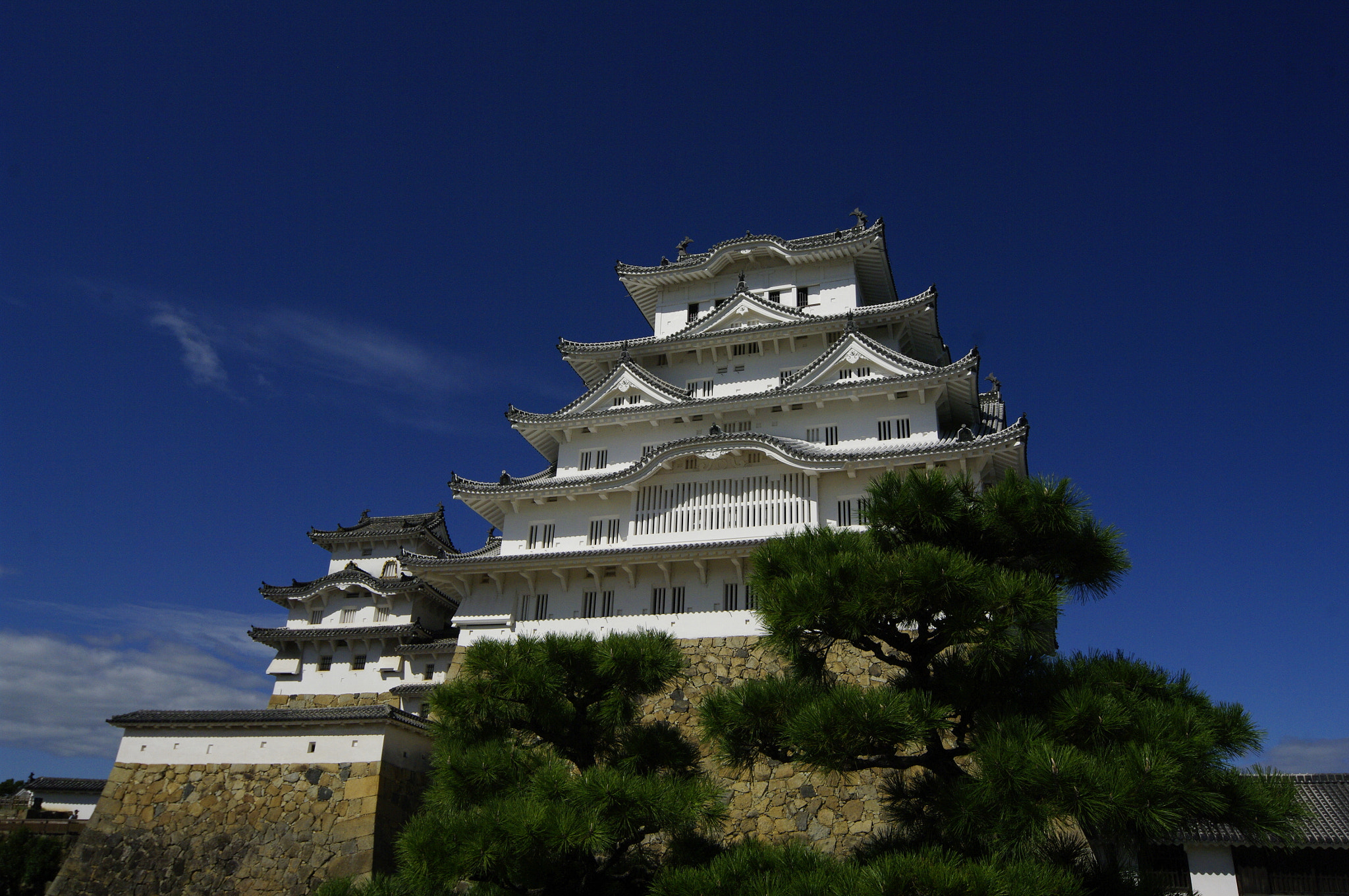 Pentax K20D sample photo. Himeji castle photography