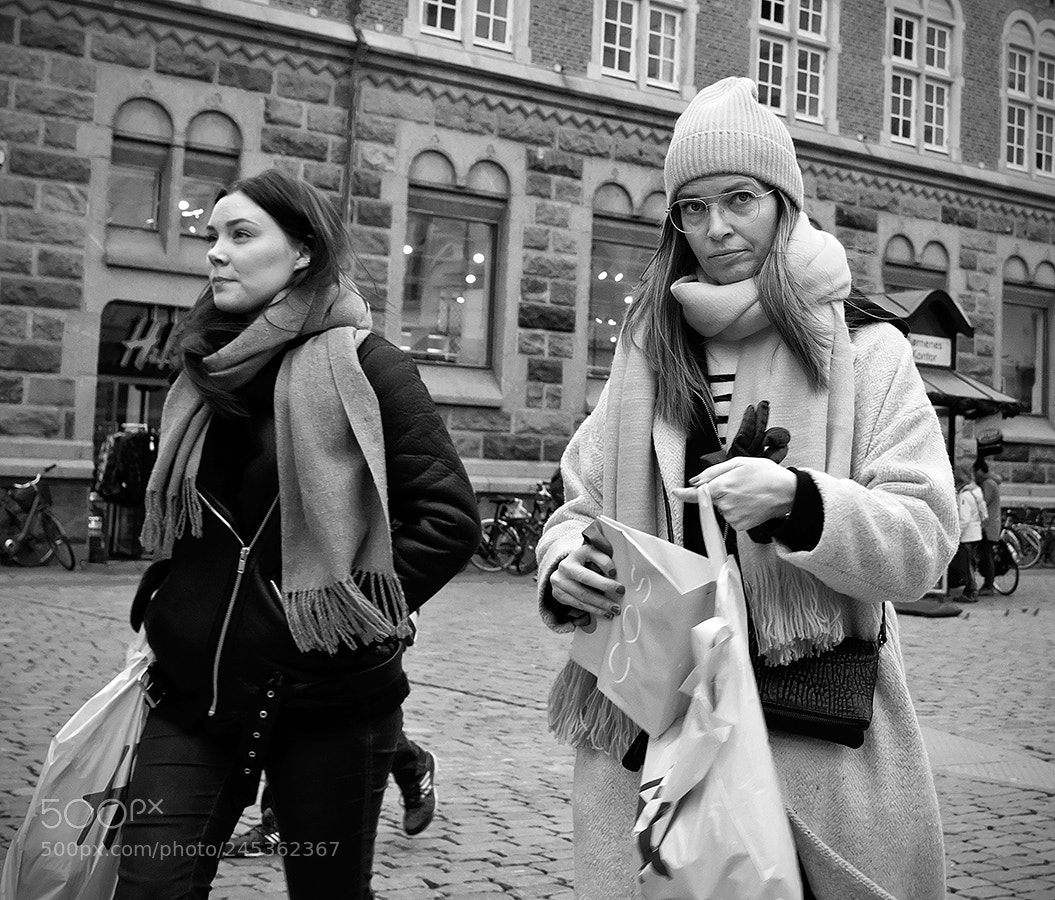 Fujifilm X-Pro2 sample photo. Bagging small shopings photography