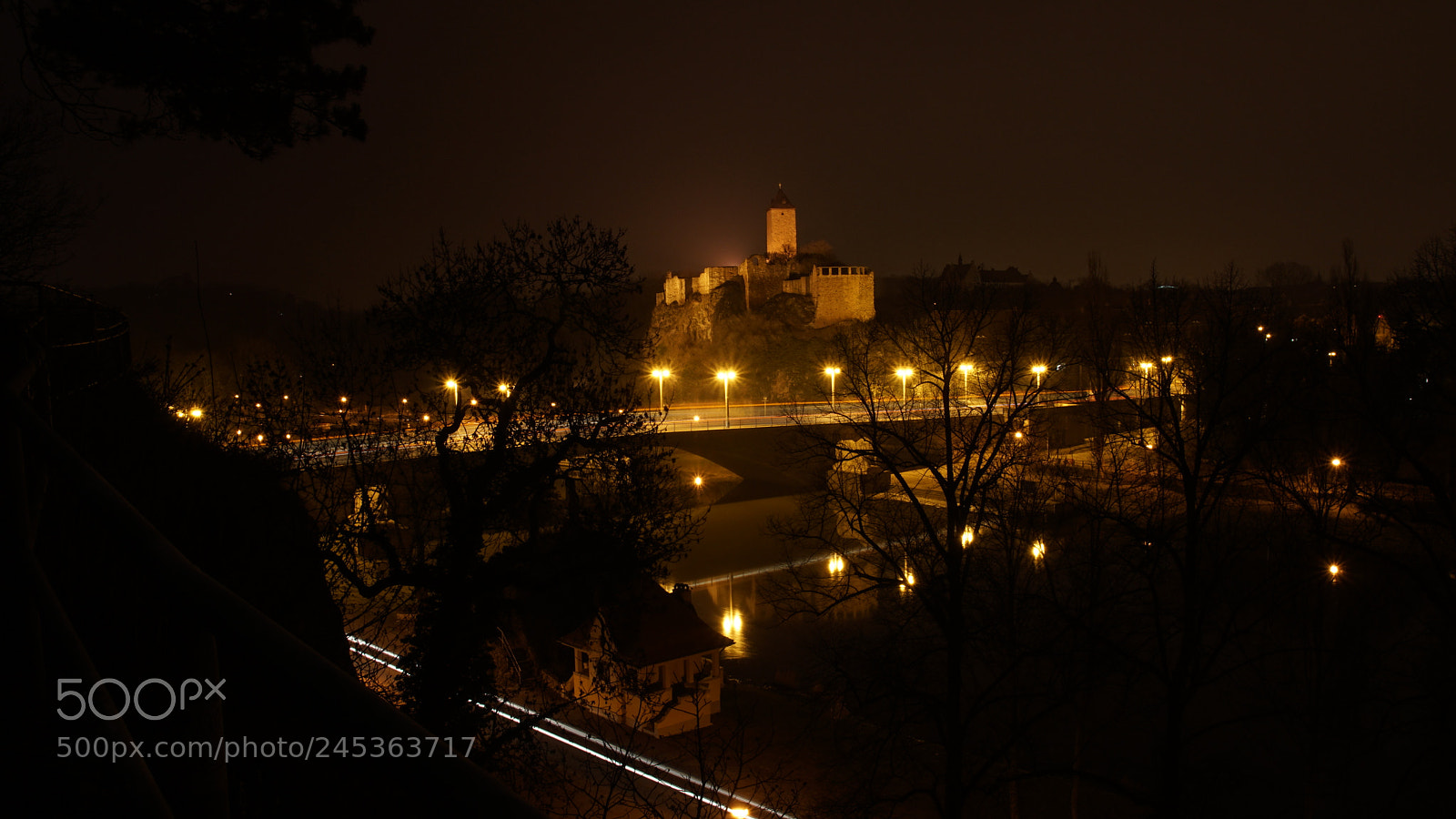 Sony SLT-A68 sample photo. Halle bei nacht photography