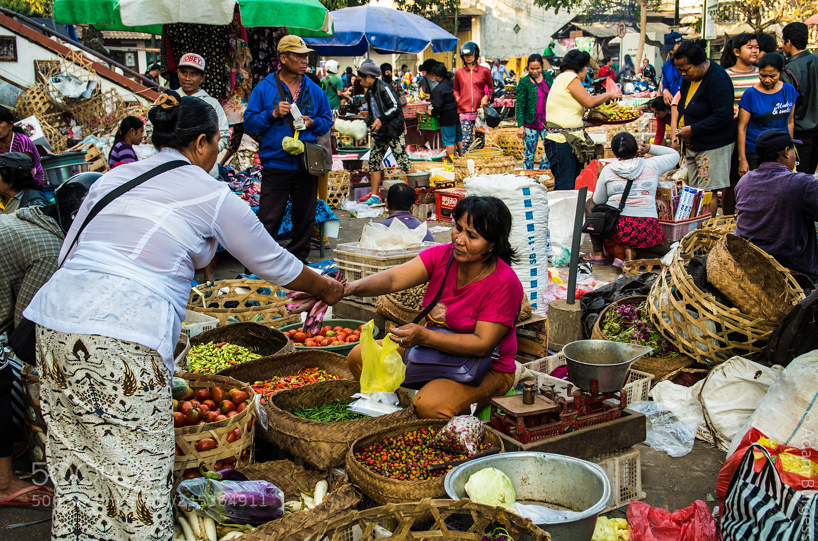 Pentax K-30 sample photo. Market seller photography