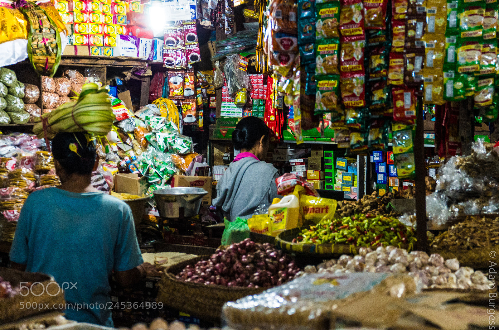 Pentax K-30 sample photo. Shopkeeper photography