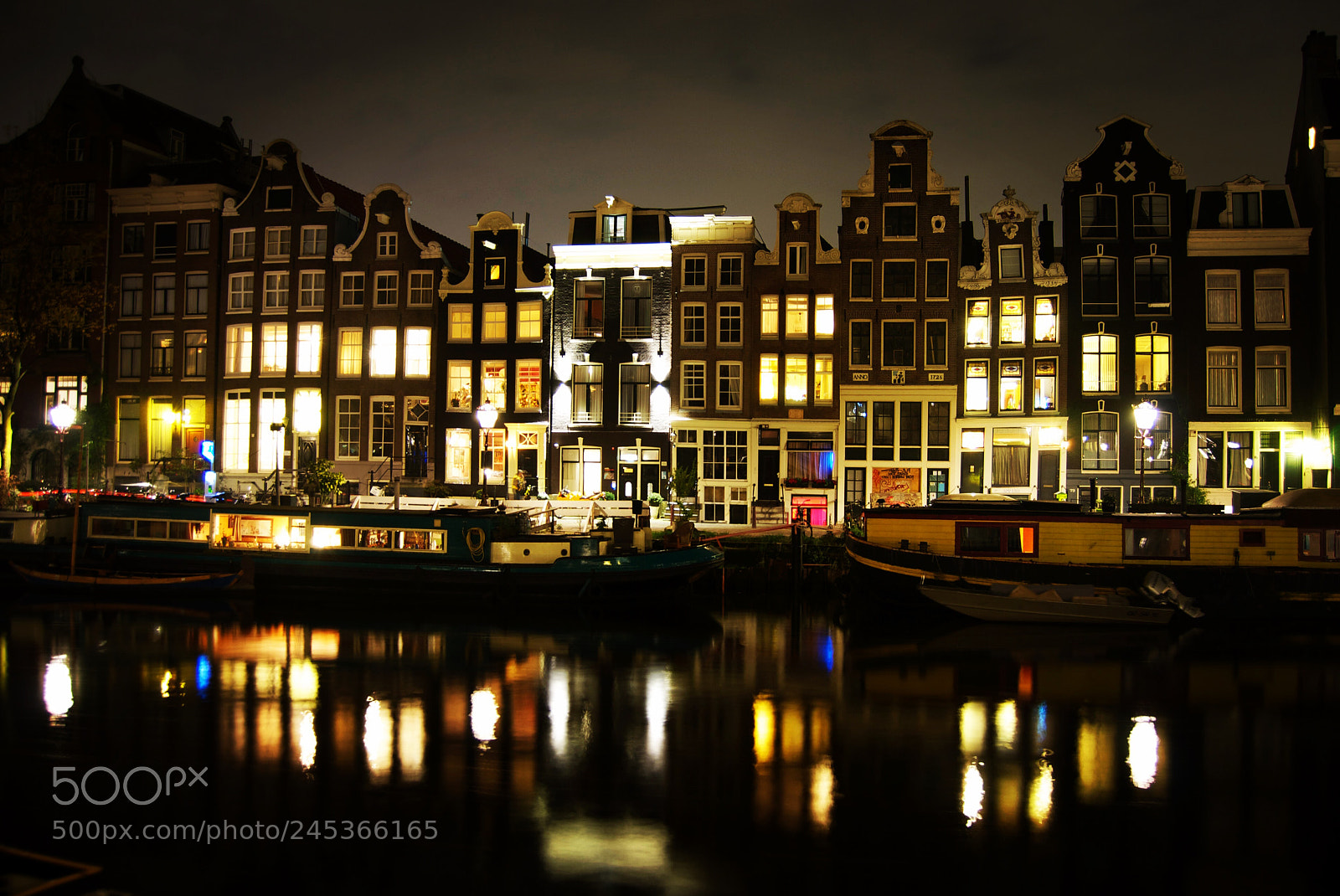 Nikon D80 sample photo. One red light, amsterdam photography