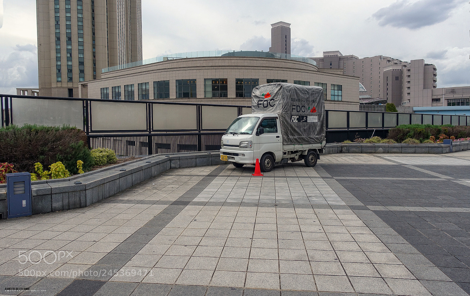 Sony Cyber-shot DSC-RX100 III sample photo. Yes, trucks are this photography