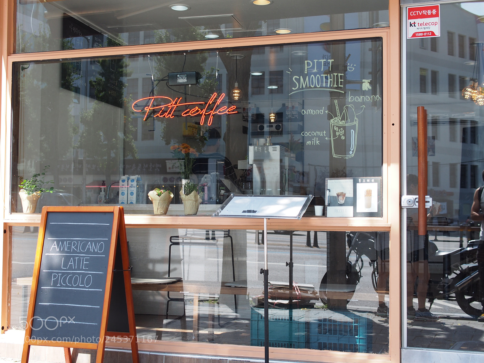 Olympus PEN E-PL5 sample photo. Pitt coffee in seoul photography