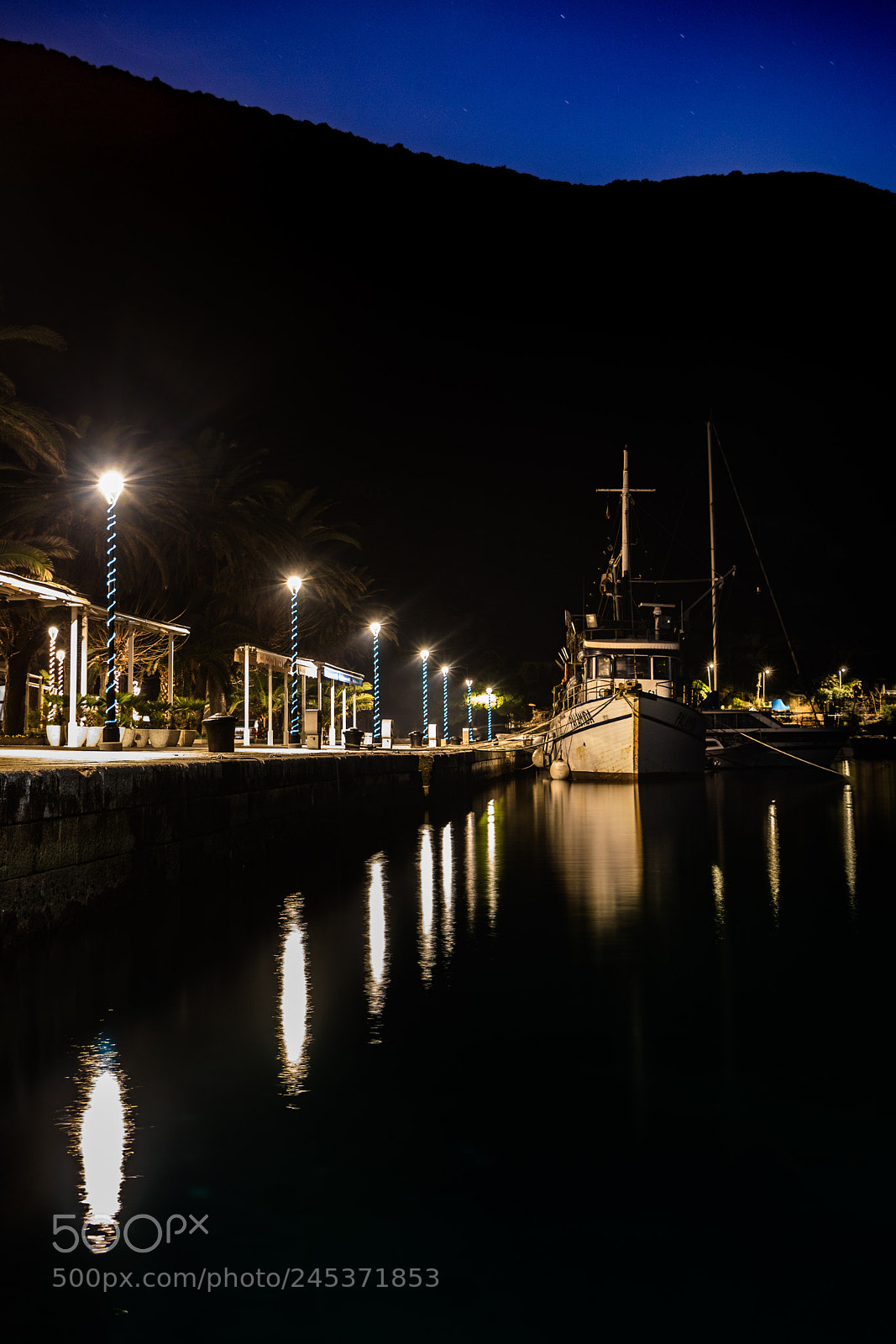 Canon EOS 760D (EOS Rebel T6s / EOS 8000D) sample photo. Trpanj by night photography