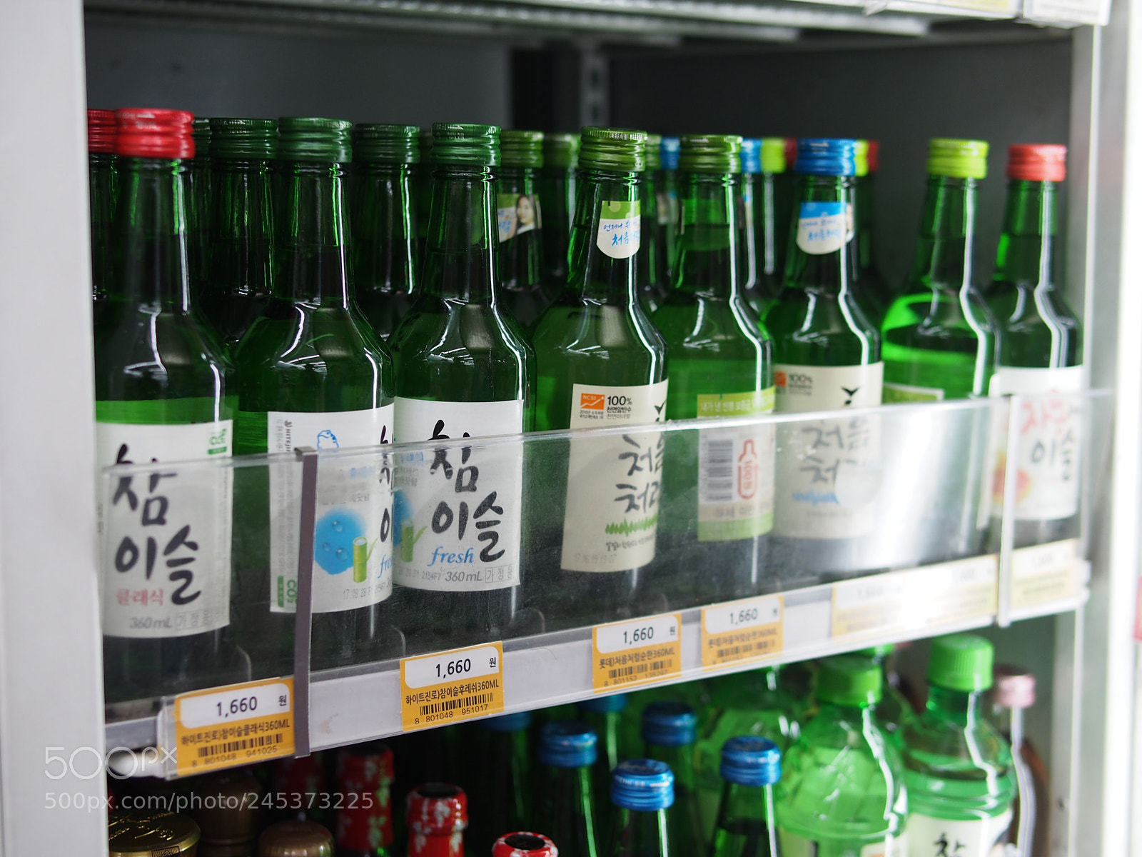 Olympus PEN E-PL5 sample photo. Getting soju at the photography