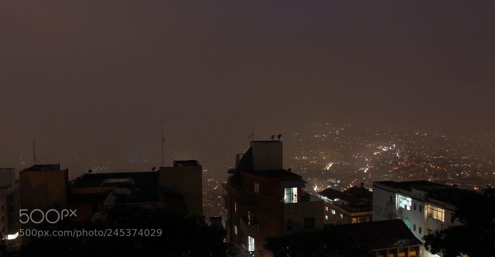 Canon EOS 700D (EOS Rebel T5i / EOS Kiss X7i) sample photo. Noite com neblina photography