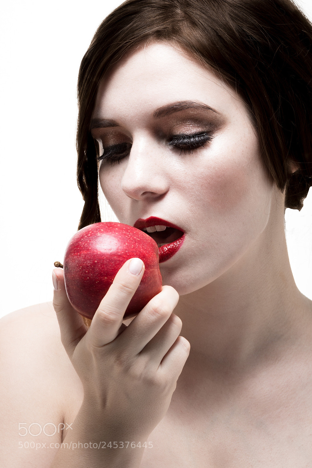 Canon EOS 6D Mark II sample photo. Snow white's last bite photography
