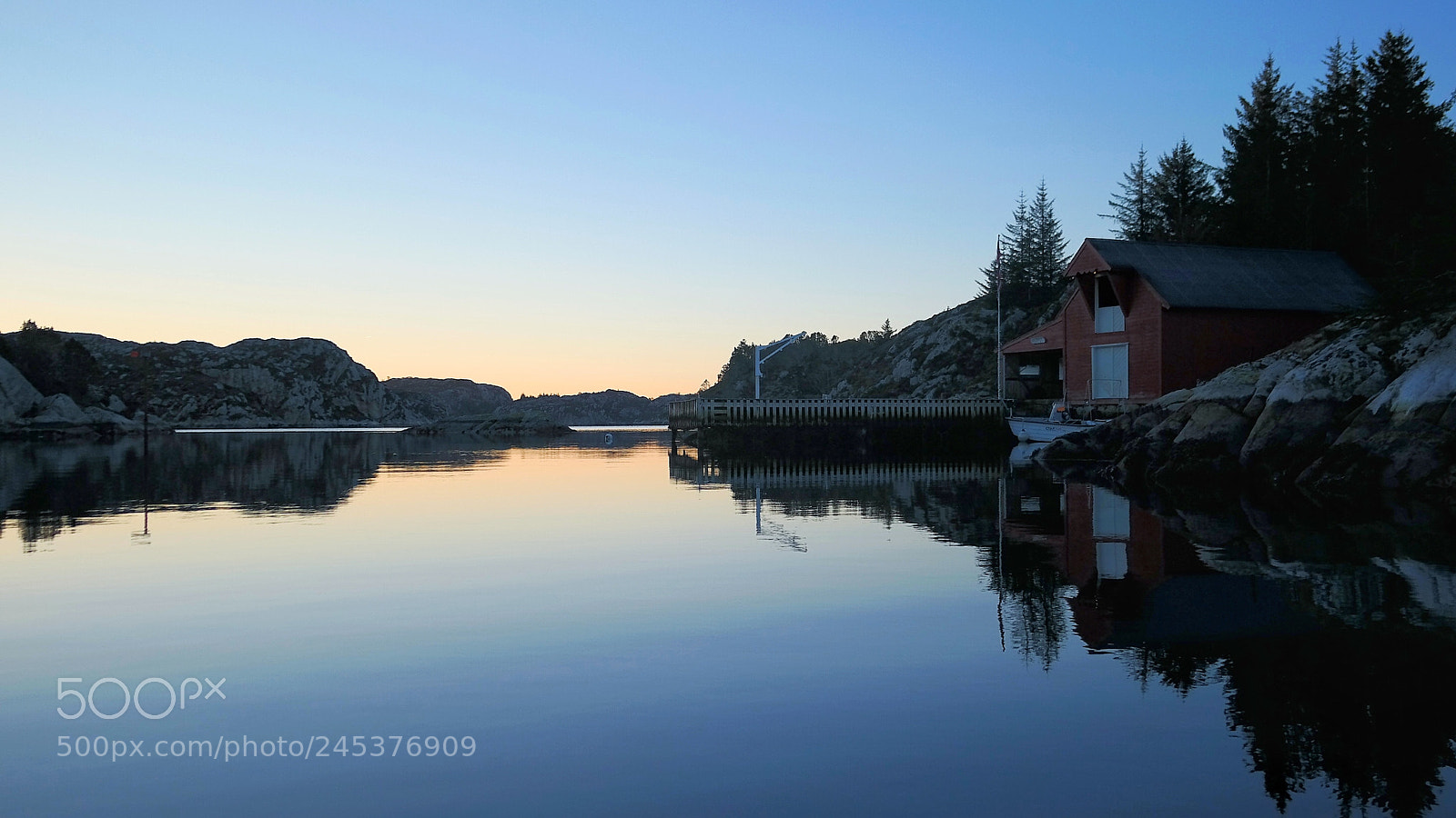 Samsung NX300 sample photo. Morning light.. b mlo photography