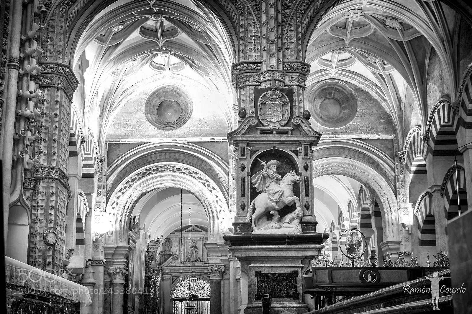Canon EOS 60D sample photo. Santiago en la mezquita photography
