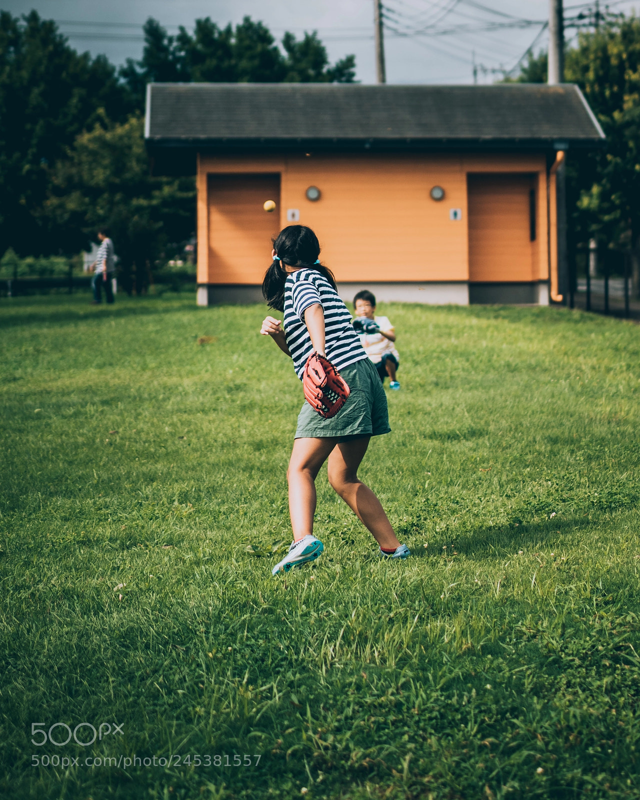 Sony a7R II sample photo. Catch the ball photography