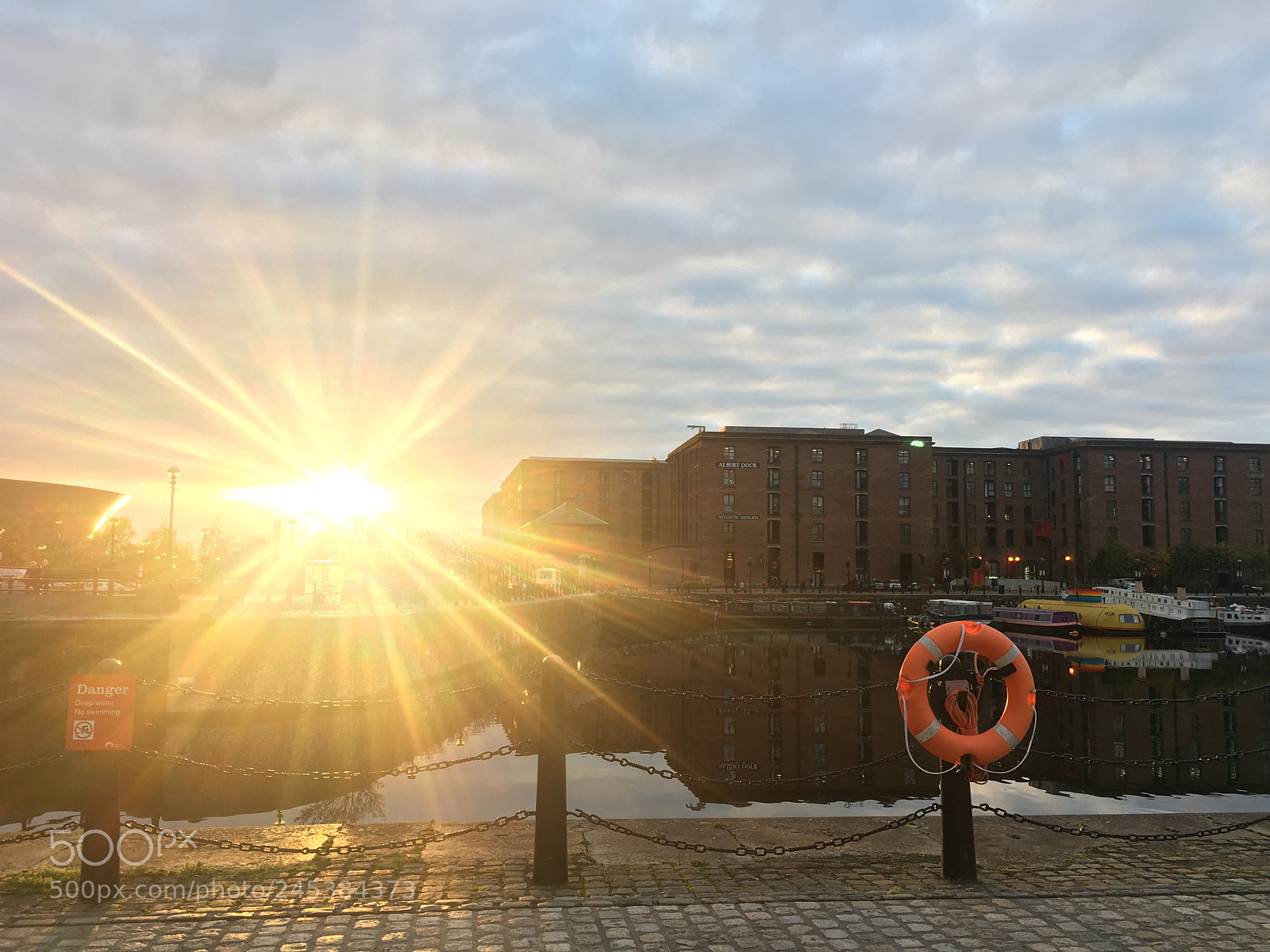 Apple iPhone 6s sample photo. The albert dock ?? photography